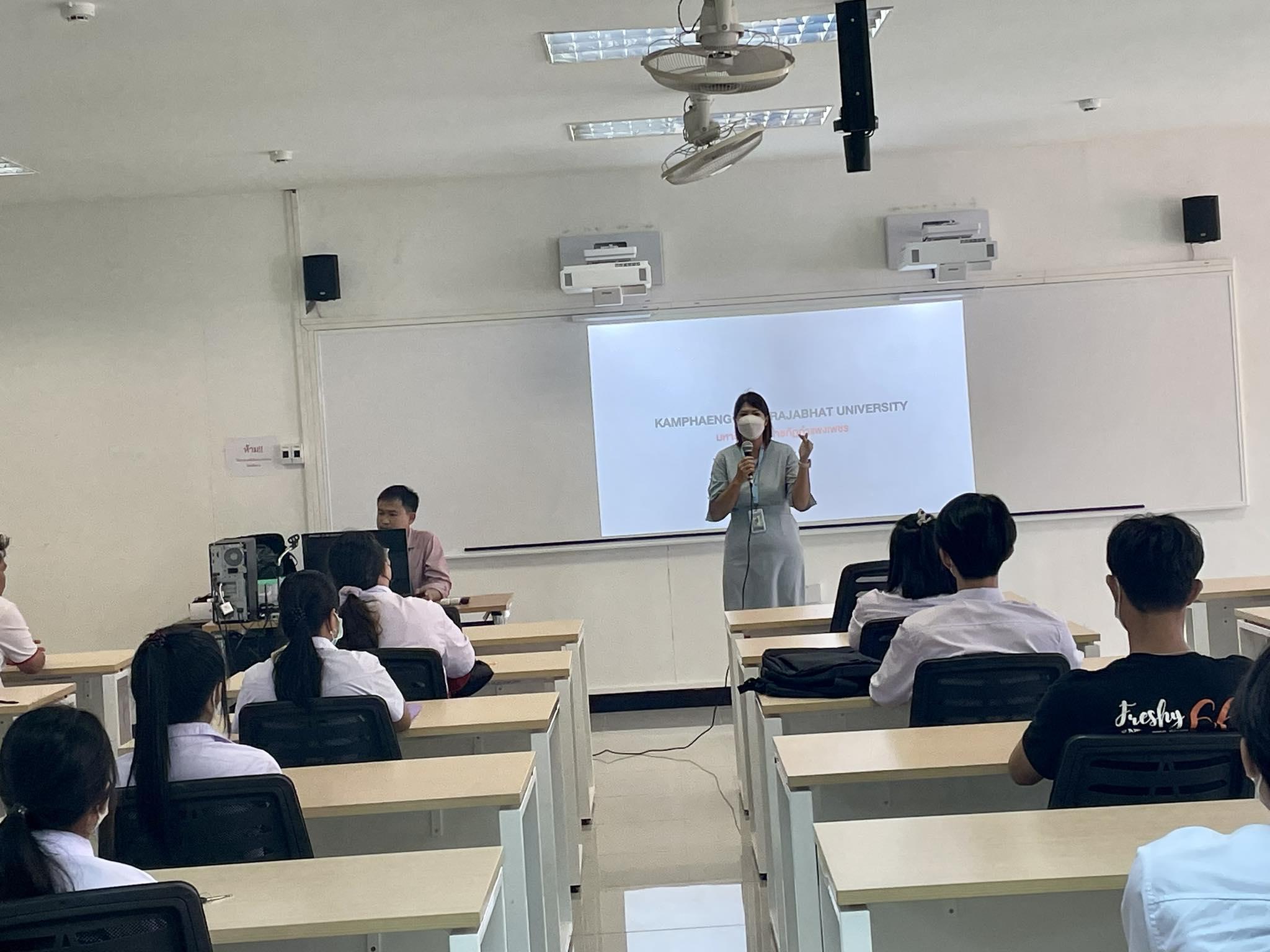 19. 21 มิ.ย. 2566 ณ ห้องเรียน 46506 เวลา 15.00 น. โปรแกรมวิชาคอมพิวเตอร์ คณะครุศาสตร์ มหาวิทยาลัยราชภัฏกำแพงเพชร จัดกิจกรรมปฐมนิเทศ นักศึกษาชั้นปีที่ 1 โดยมี ดร.วิวัฒน์ ทวีทรัพย์ ประธานโปรแกรมวิชาคอมพิวเตอร์ กล่าวต้อนรับ พร้อมกับแนะนำคณาจารย์ และหลักสูตร
