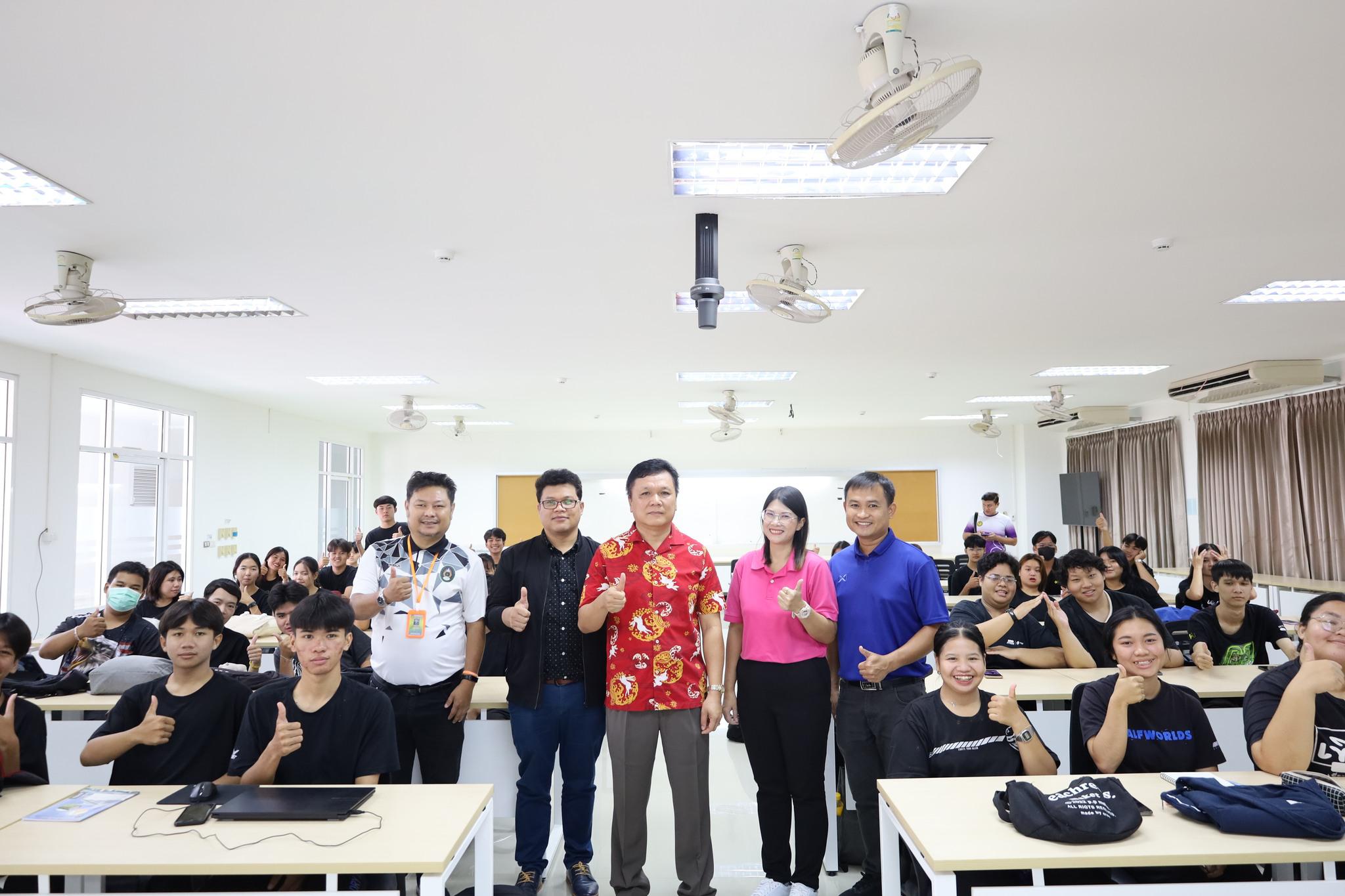 2. โครงการพัฒนาศักยภาพนักศึกษา กิจกรรมพัฒนาทักษะภาษาอังกฤษเพื่อการสื่อสารวิชาชีพครูคอมพิวเตอร์ โดยได้รับเกียรติจาก รศ.ดร.บัณฑิต  ฉัตรวิโรจน์  คณบดีคณะครุศาสตร์  กล่าวเปิดกิจกรรม