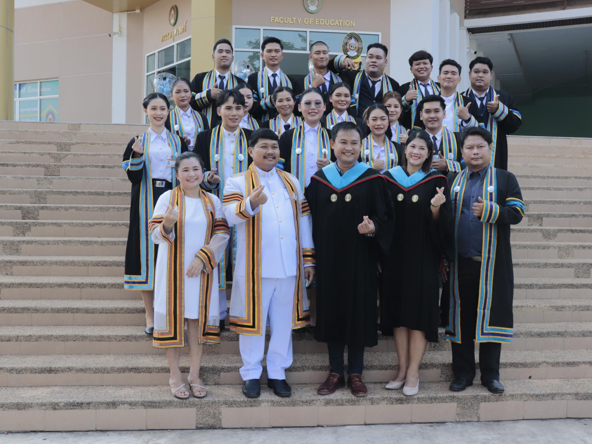 1. บรรยากาศงานซ้อมรับปริญญา บัณฑิตครุศาสตร์ คณะครุศาสตร์ มหาวิทยาลัยราชภัฏกำแพงเพชร ประจำปีการศึกษา 2563-2564