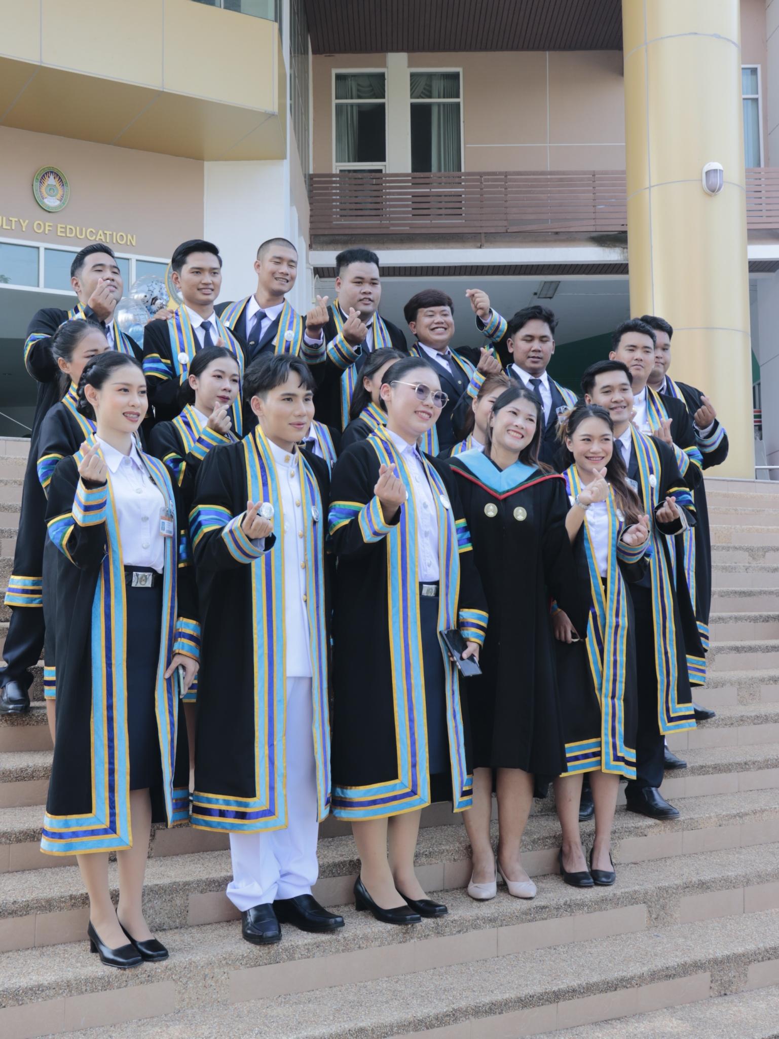 2. บรรยากาศงานซ้อมรับปริญญา บัณฑิตครุศาสตร์ คณะครุศาสตร์ มหาวิทยาลัยราชภัฏกำแพงเพชร ประจำปีการศึกษา 2563-2564