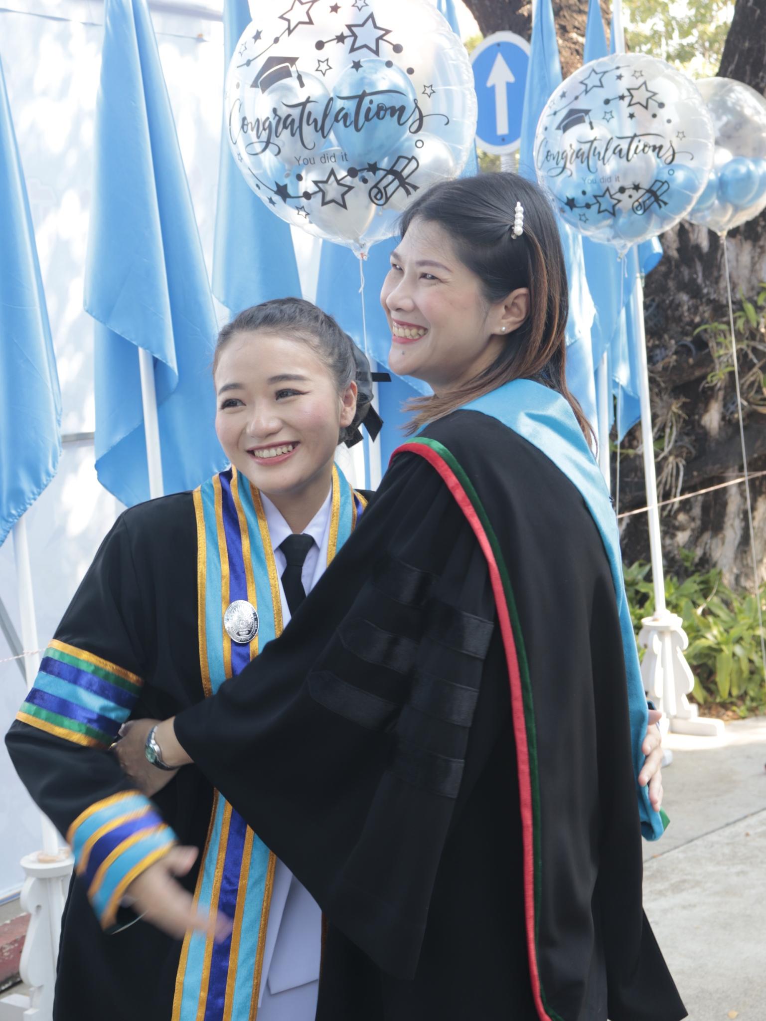 9. บรรยากาศงานซ้อมรับปริญญา บัณฑิตครุศาสตร์ คณะครุศาสตร์ มหาวิทยาลัยราชภัฏกำแพงเพชร ประจำปีการศึกษา 2563-2564