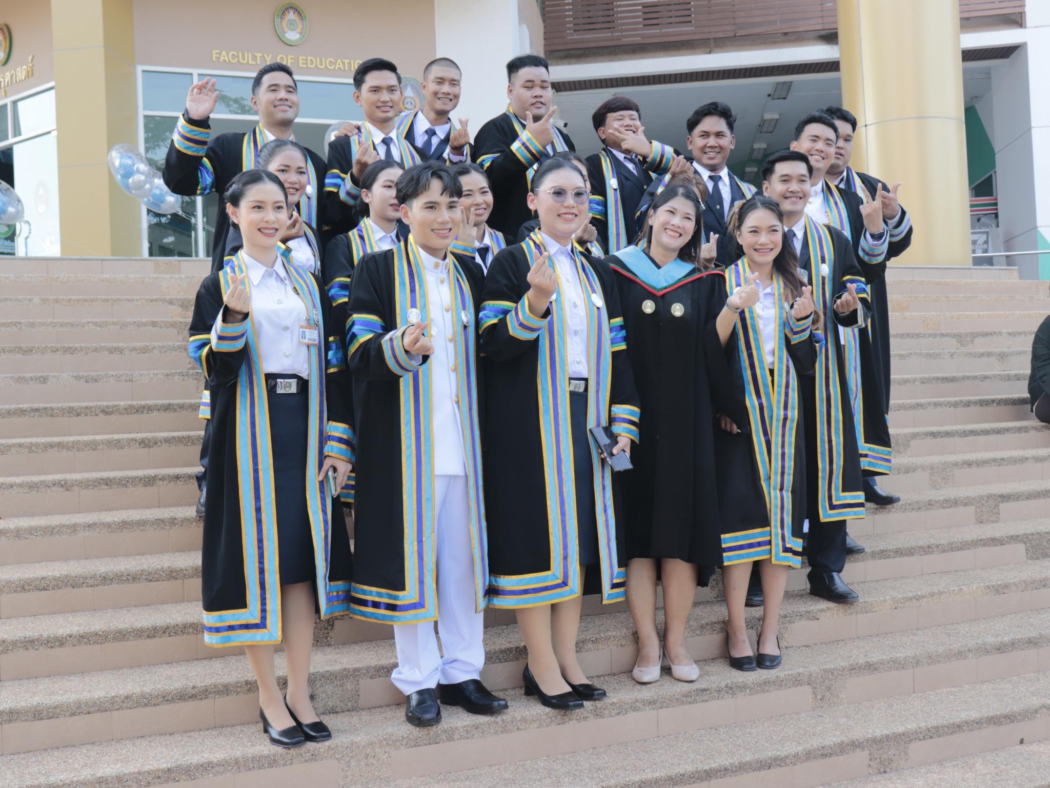 14. บรรยากาศงานซ้อมรับปริญญา บัณฑิตครุศาสตร์ คณะครุศาสตร์ มหาวิทยาลัยราชภัฏกำแพงเพชร ประจำปีการศึกษา 2563-2564