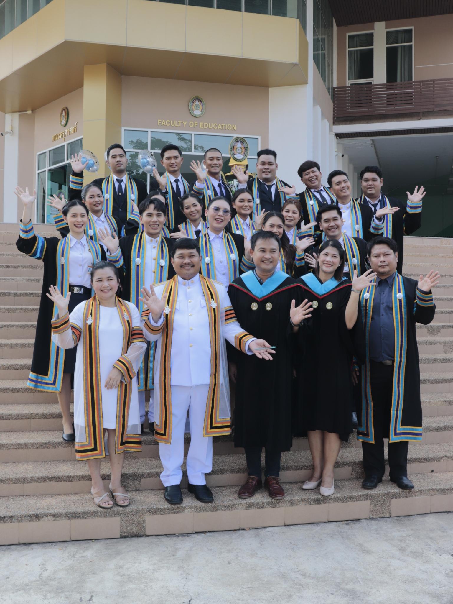 16. บรรยากาศงานซ้อมรับปริญญา บัณฑิตครุศาสตร์ คณะครุศาสตร์ มหาวิทยาลัยราชภัฏกำแพงเพชร ประจำปีการศึกษา 2563-2564