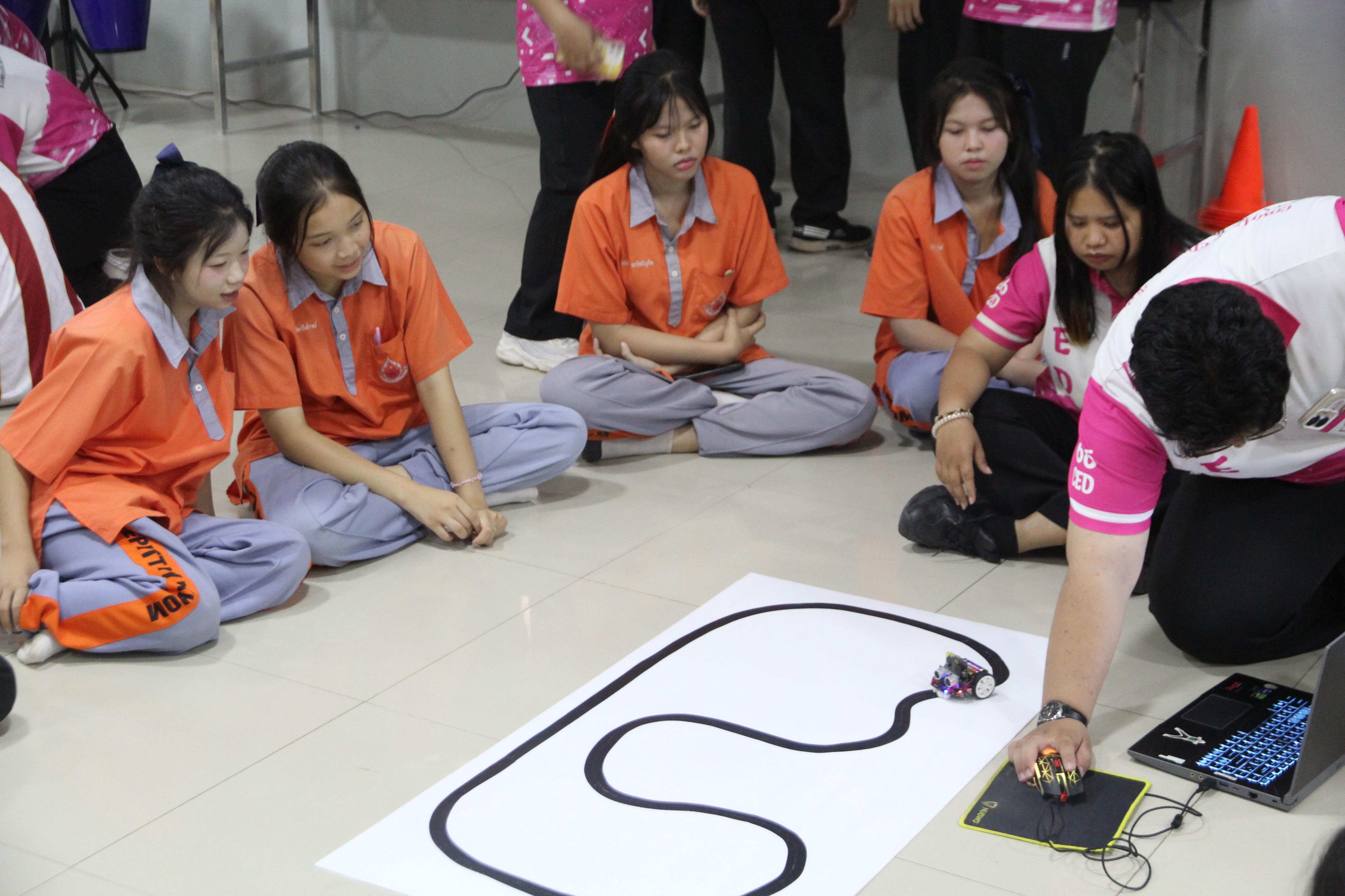 181. โปรแกรมวิชาคอมพิวเตอร์ ร่วมจัดค่ายวิชาการ 8 กลุ่มสาระการเรียนรู้ประจำปีการศึกษา 2568