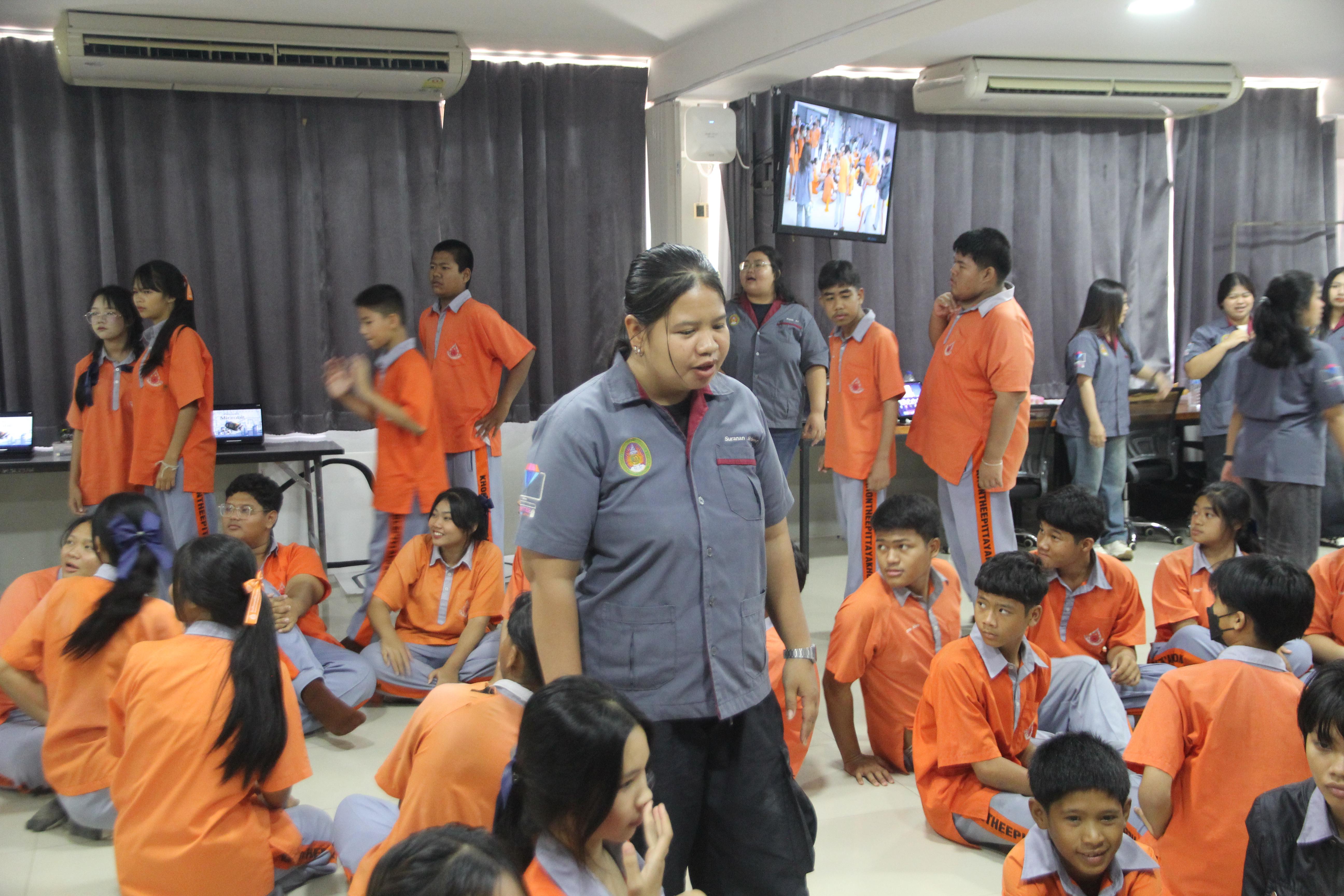 303. โปรแกรมวิชาคอมพิวเตอร์ ร่วมจัดค่ายวิชาการ 8 กลุ่มสาระการเรียนรู้ประจำปีการศึกษา 2568
