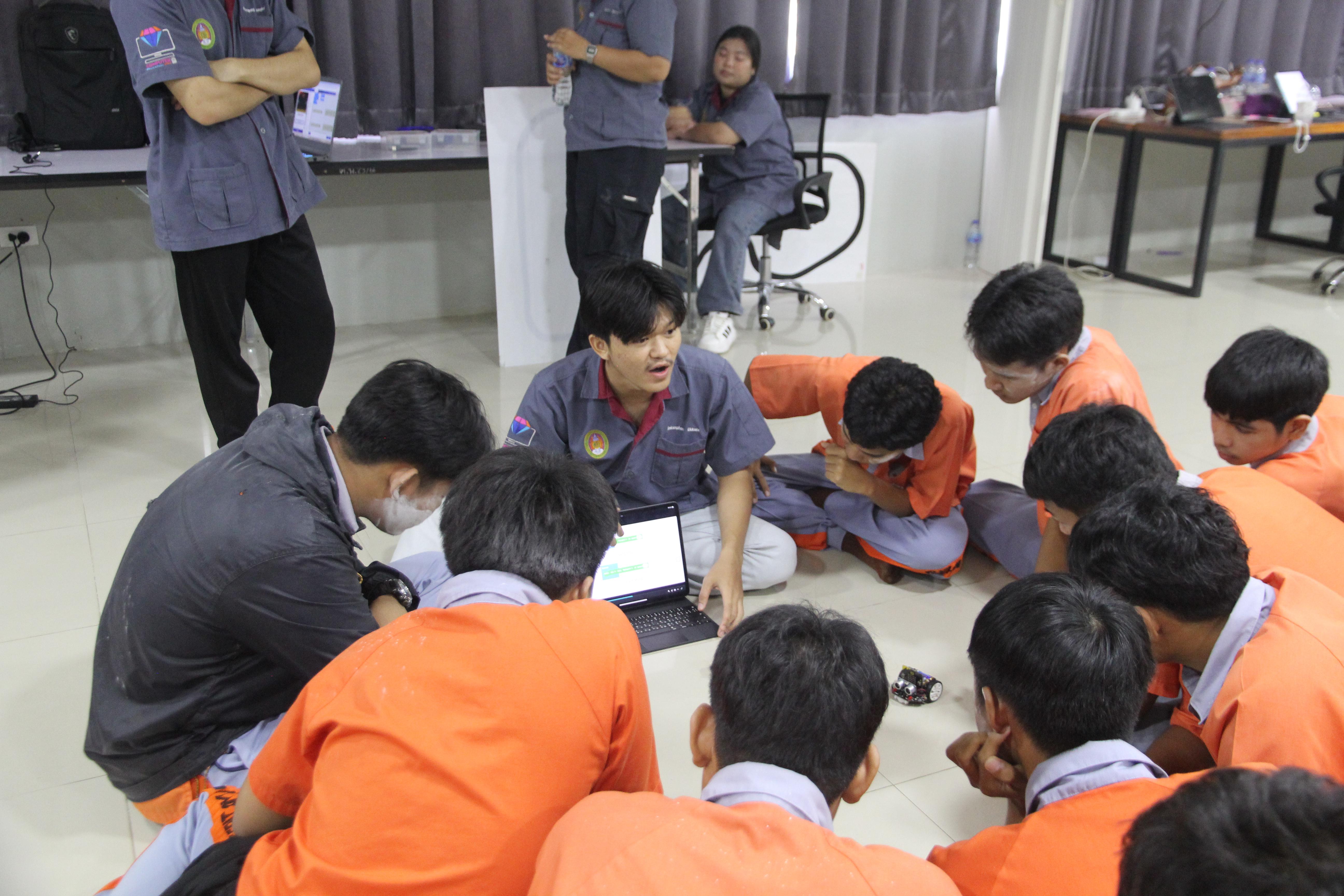 355. โปรแกรมวิชาคอมพิวเตอร์ ร่วมจัดค่ายวิชาการ 8 กลุ่มสาระการเรียนรู้ประจำปีการศึกษา 2568