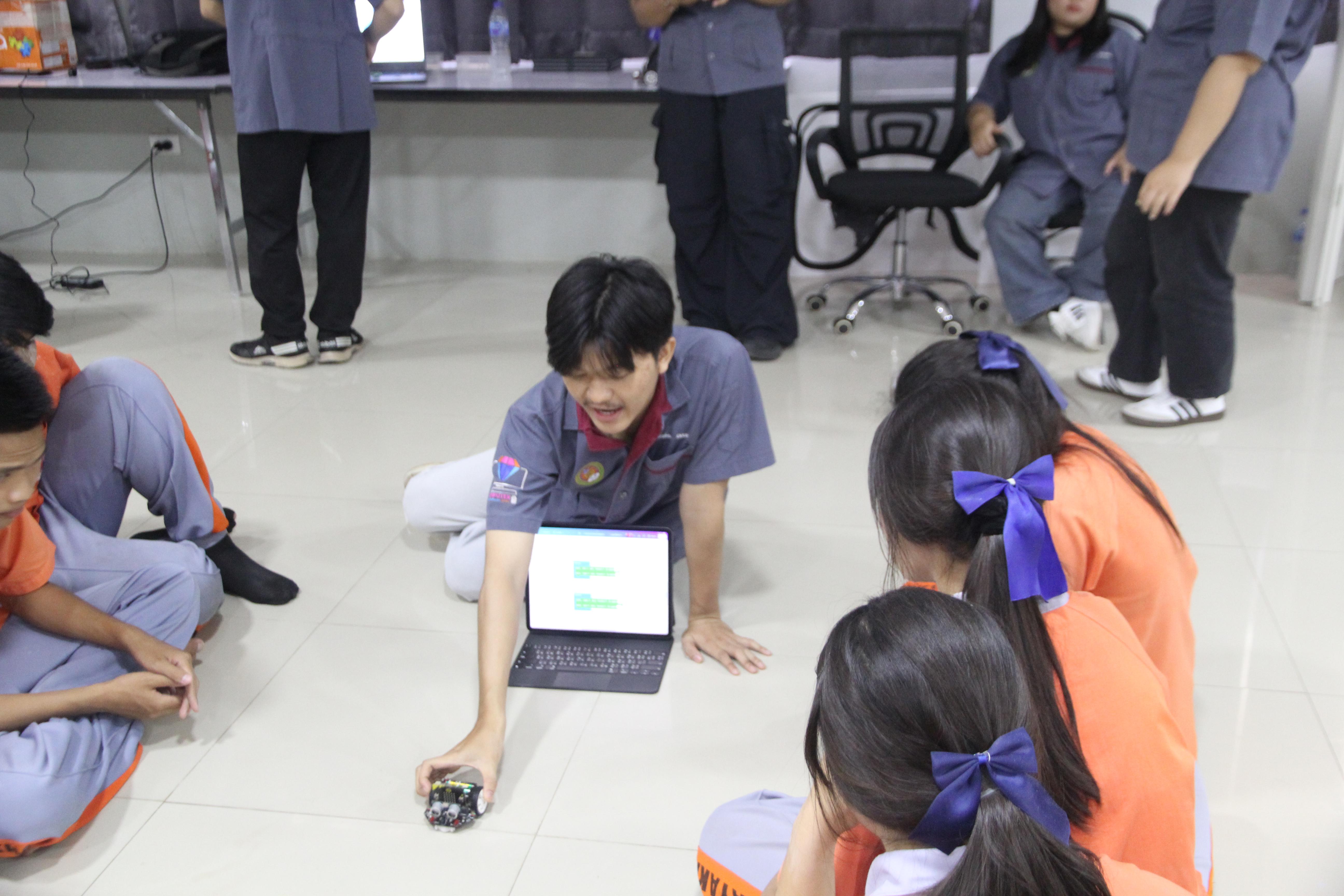 403. โปรแกรมวิชาคอมพิวเตอร์ ร่วมจัดค่ายวิชาการ 8 กลุ่มสาระการเรียนรู้ประจำปีการศึกษา 2568