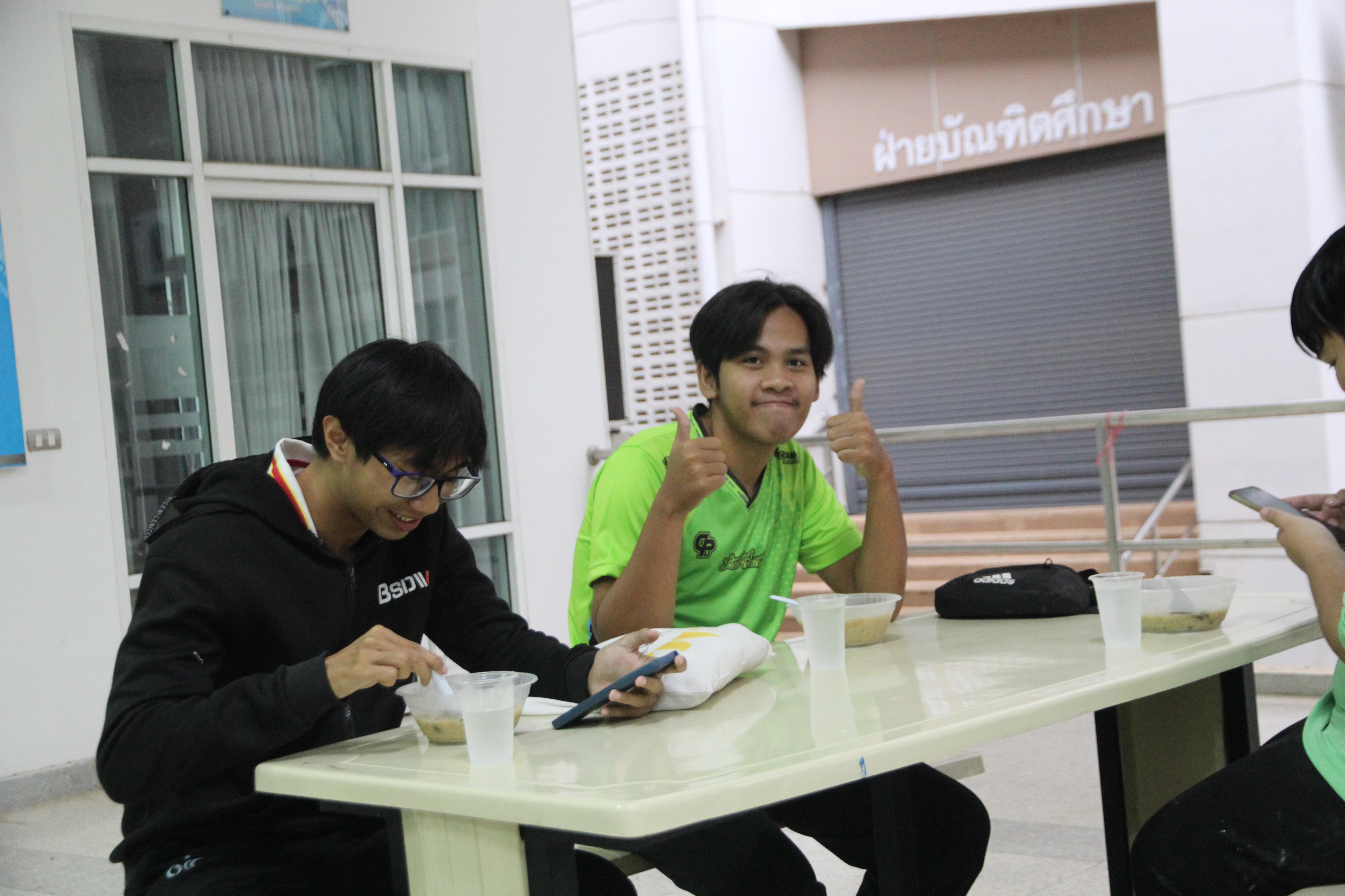 2. กิจกรรมผูกข้อมือ 68