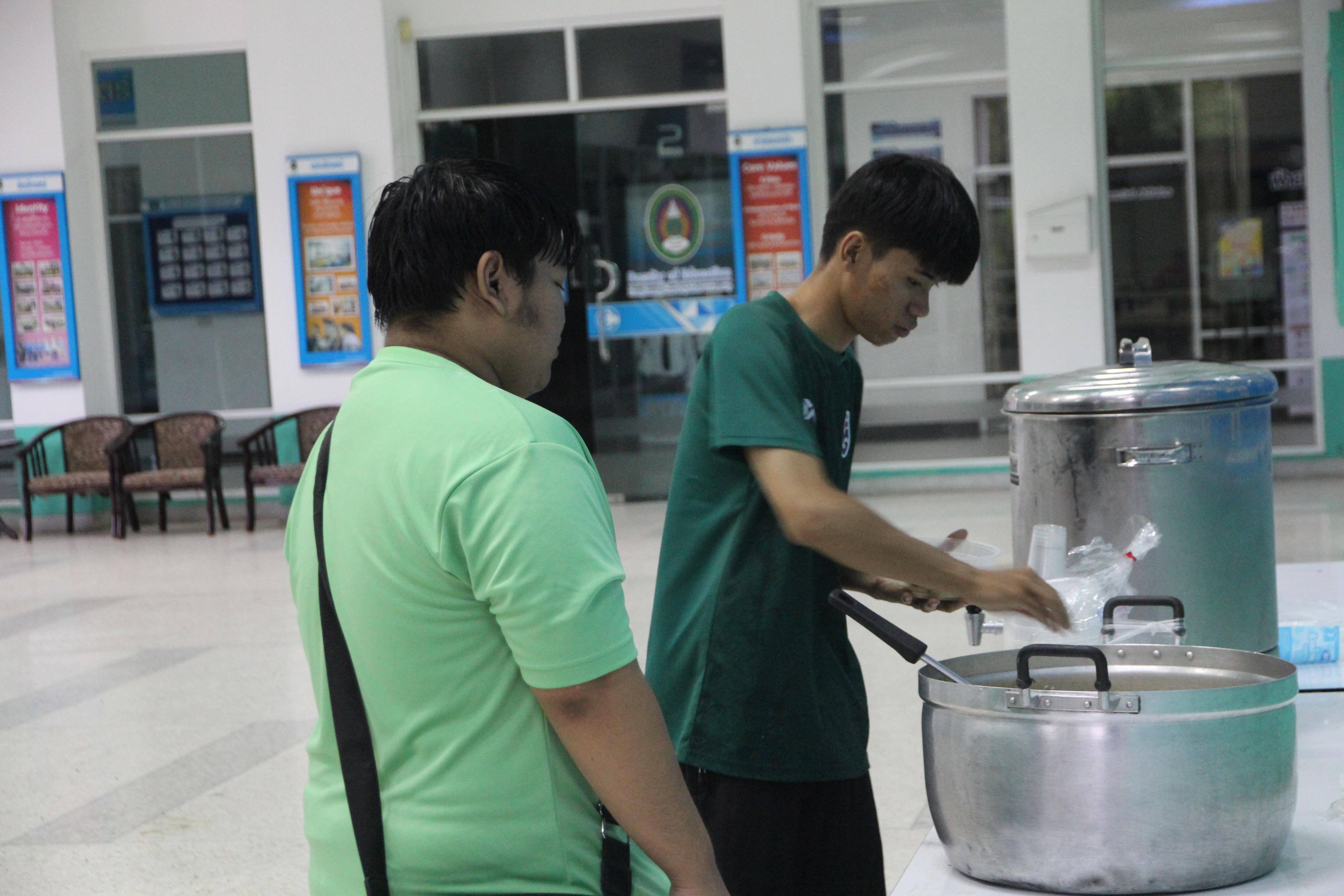 1. กิจกรรมผูกข้อมือ 68