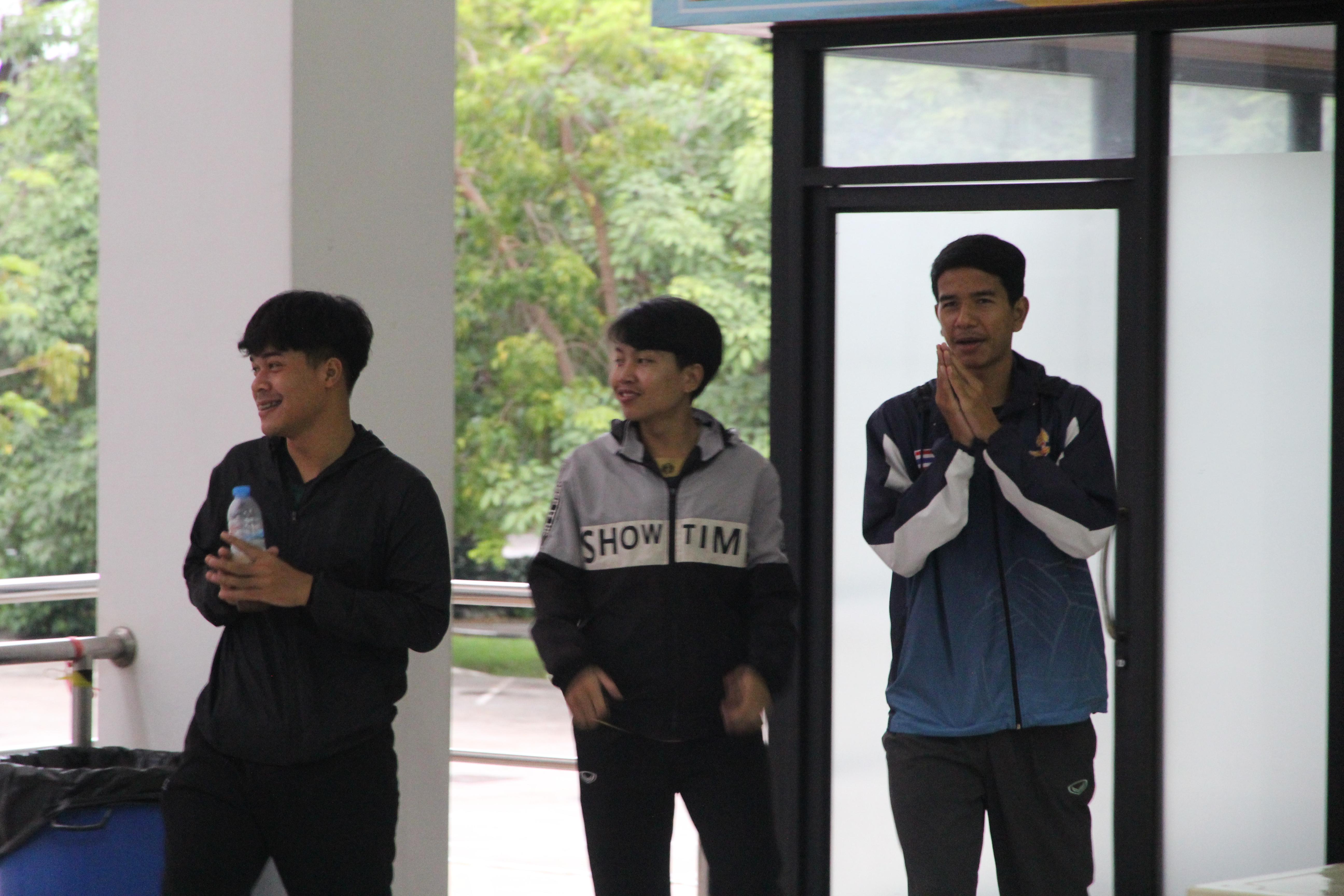 18. กิจกรรมผูกข้อมือ 68