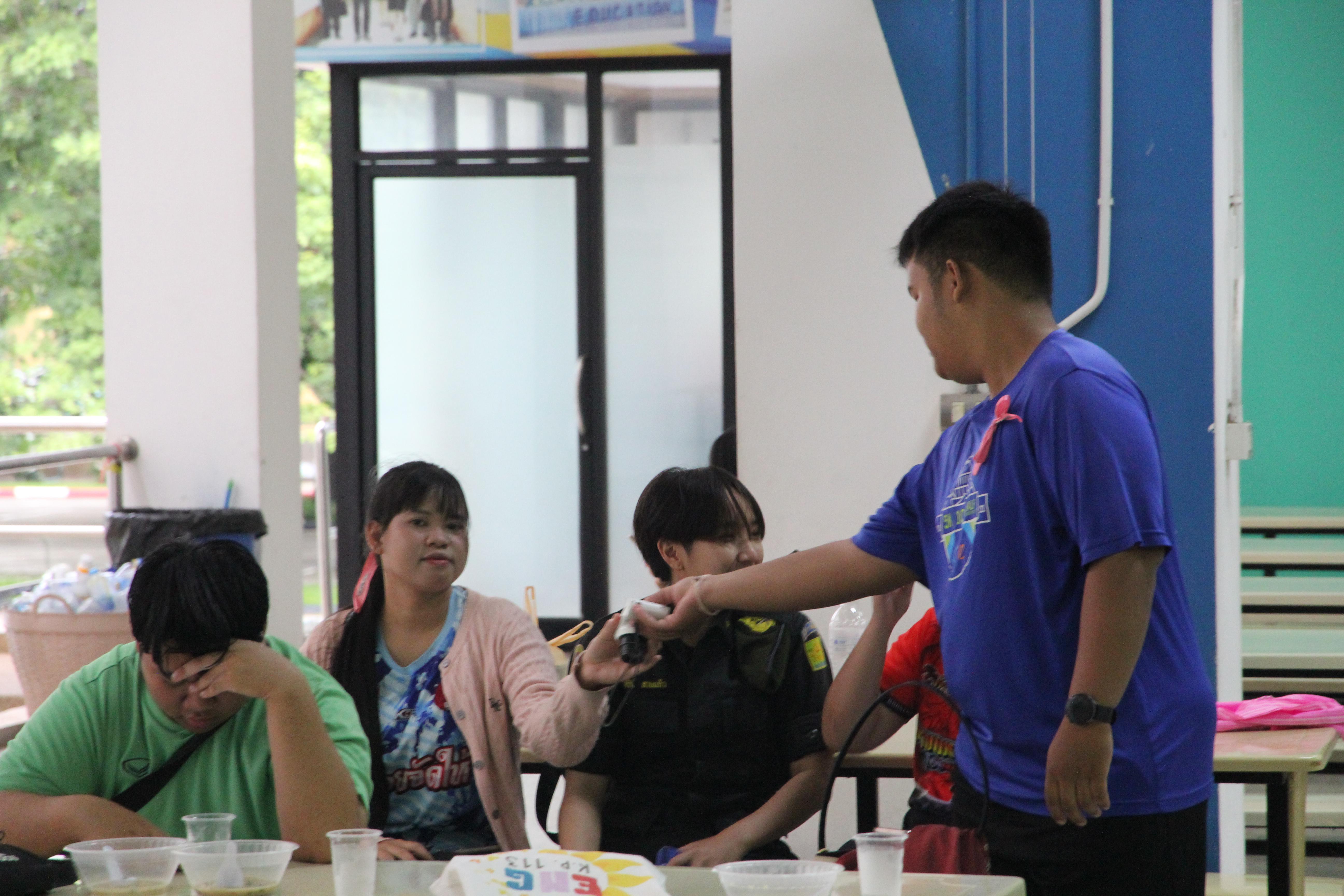 31. กิจกรรมผูกข้อมือ 68