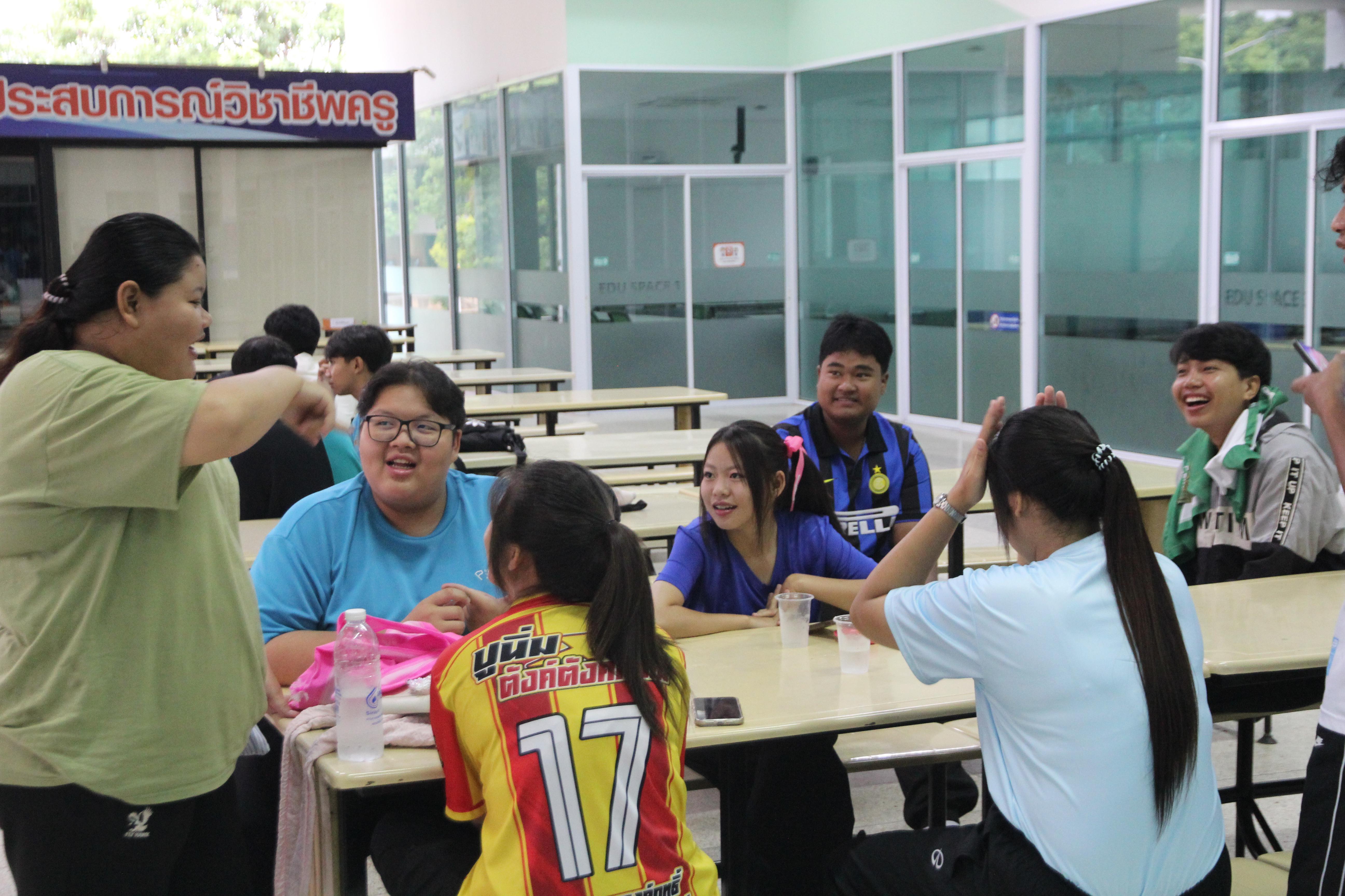 45. กิจกรรมผูกข้อมือ 68