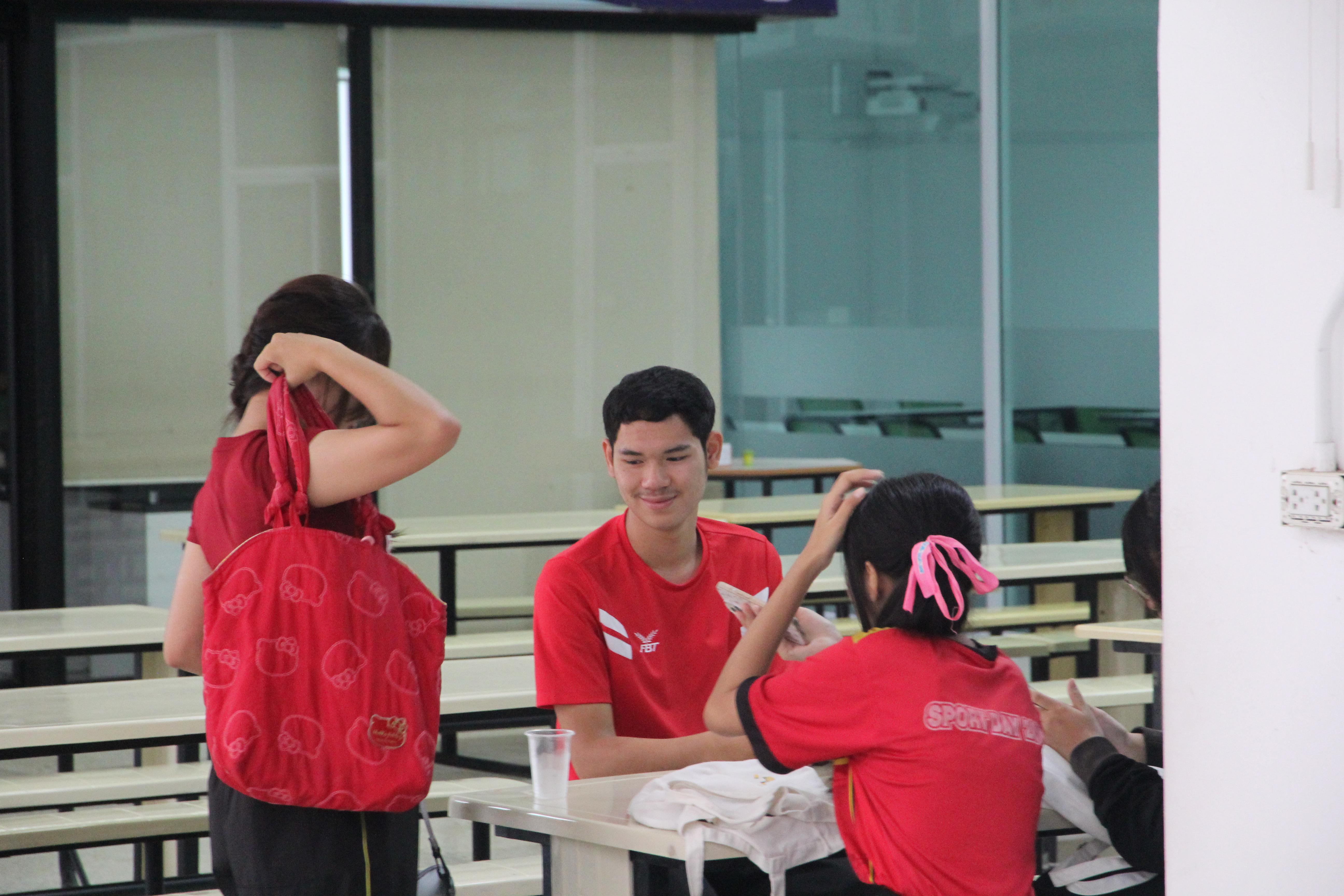 48. กิจกรรมผูกข้อมือ 68