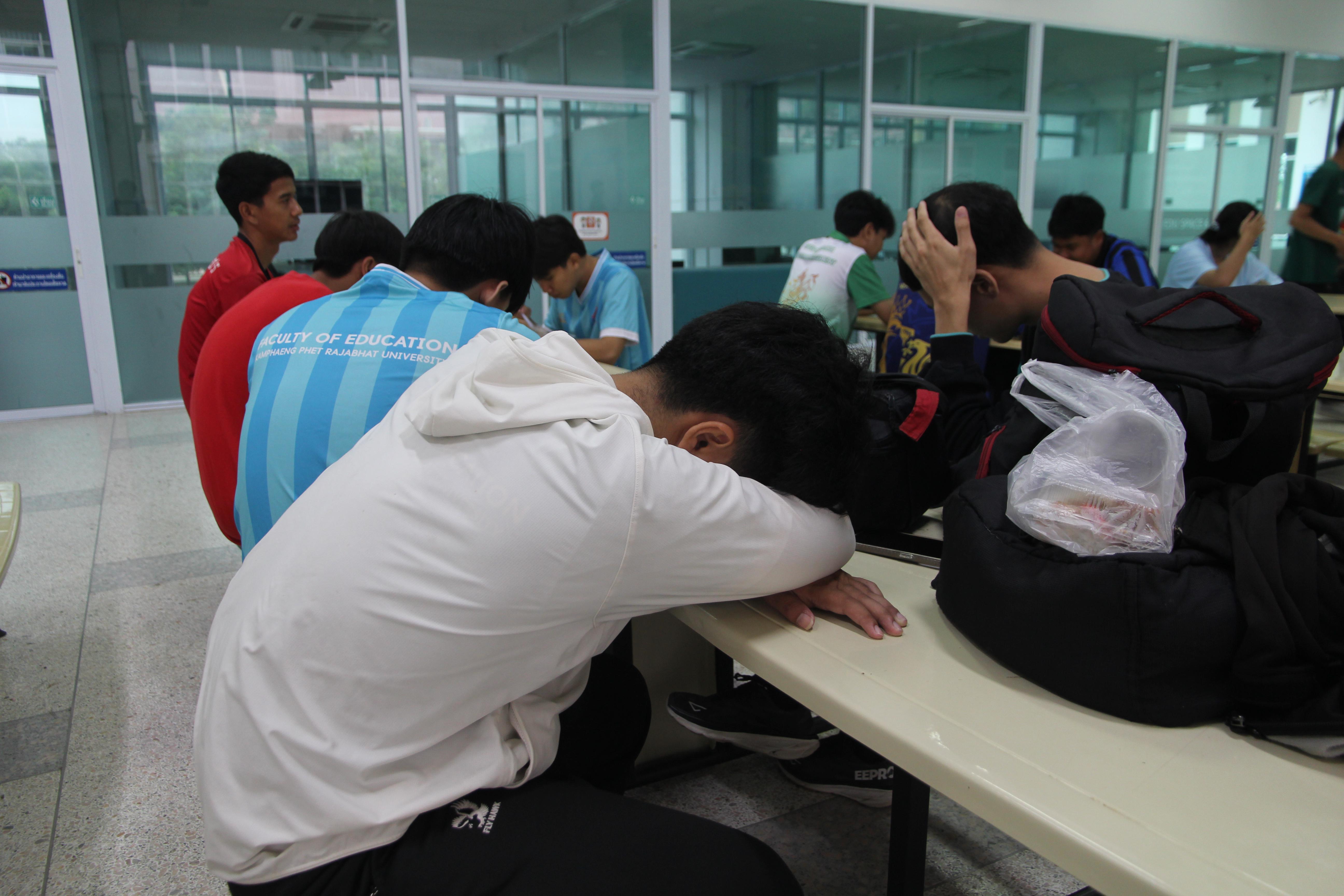 66. กิจกรรมผูกข้อมือ 68