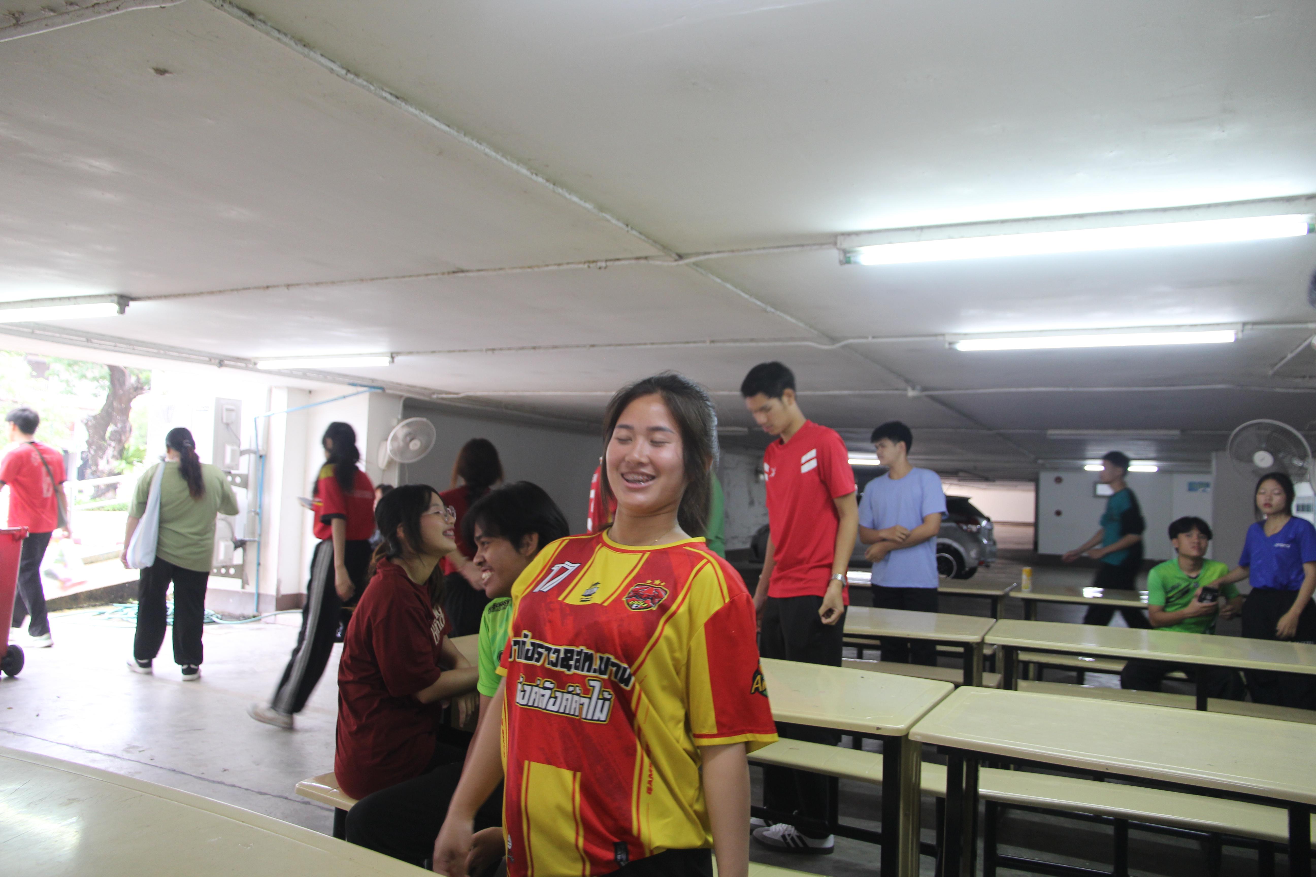74. กิจกรรมผูกข้อมือ 68