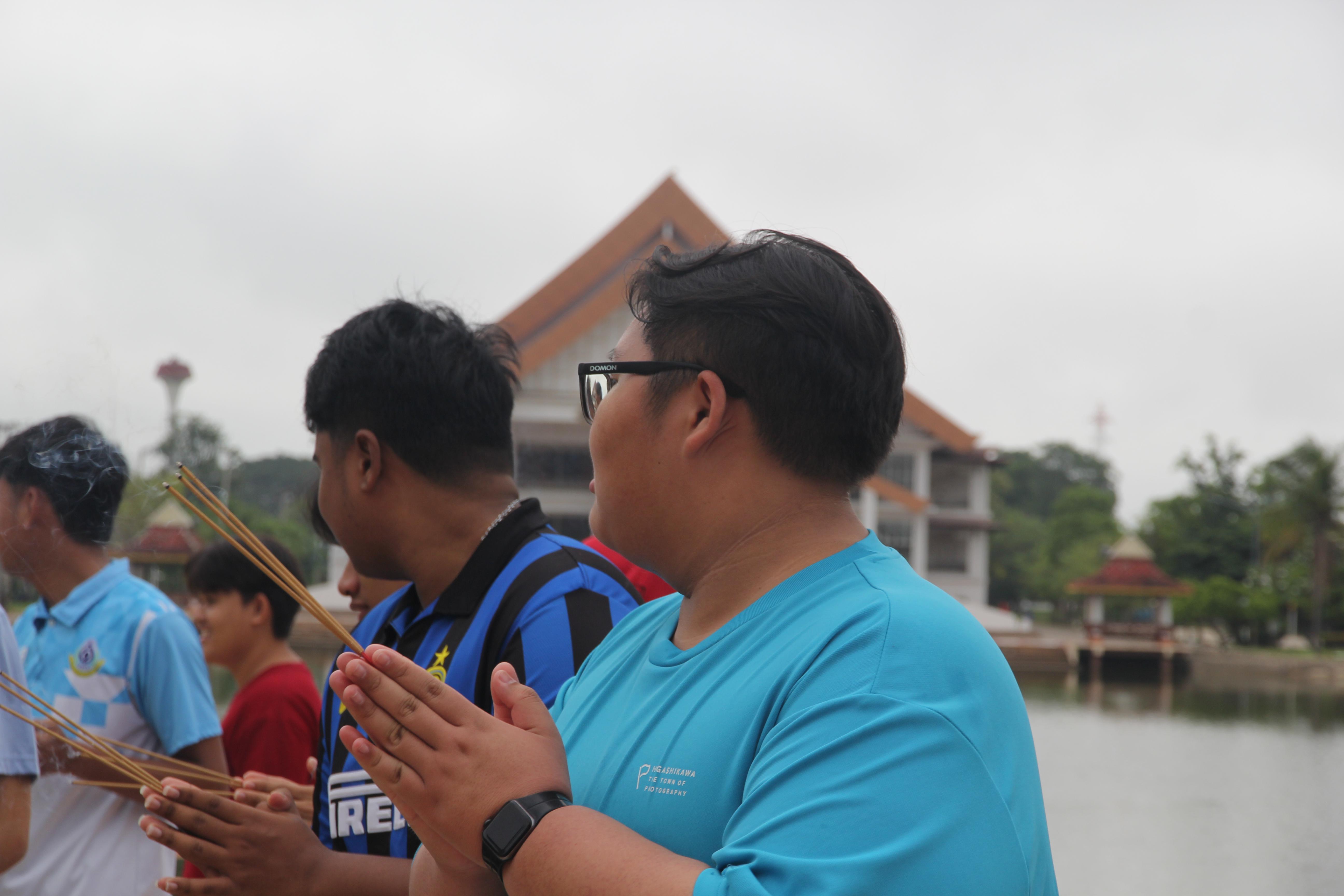 88. กิจกรรมผูกข้อมือ 68