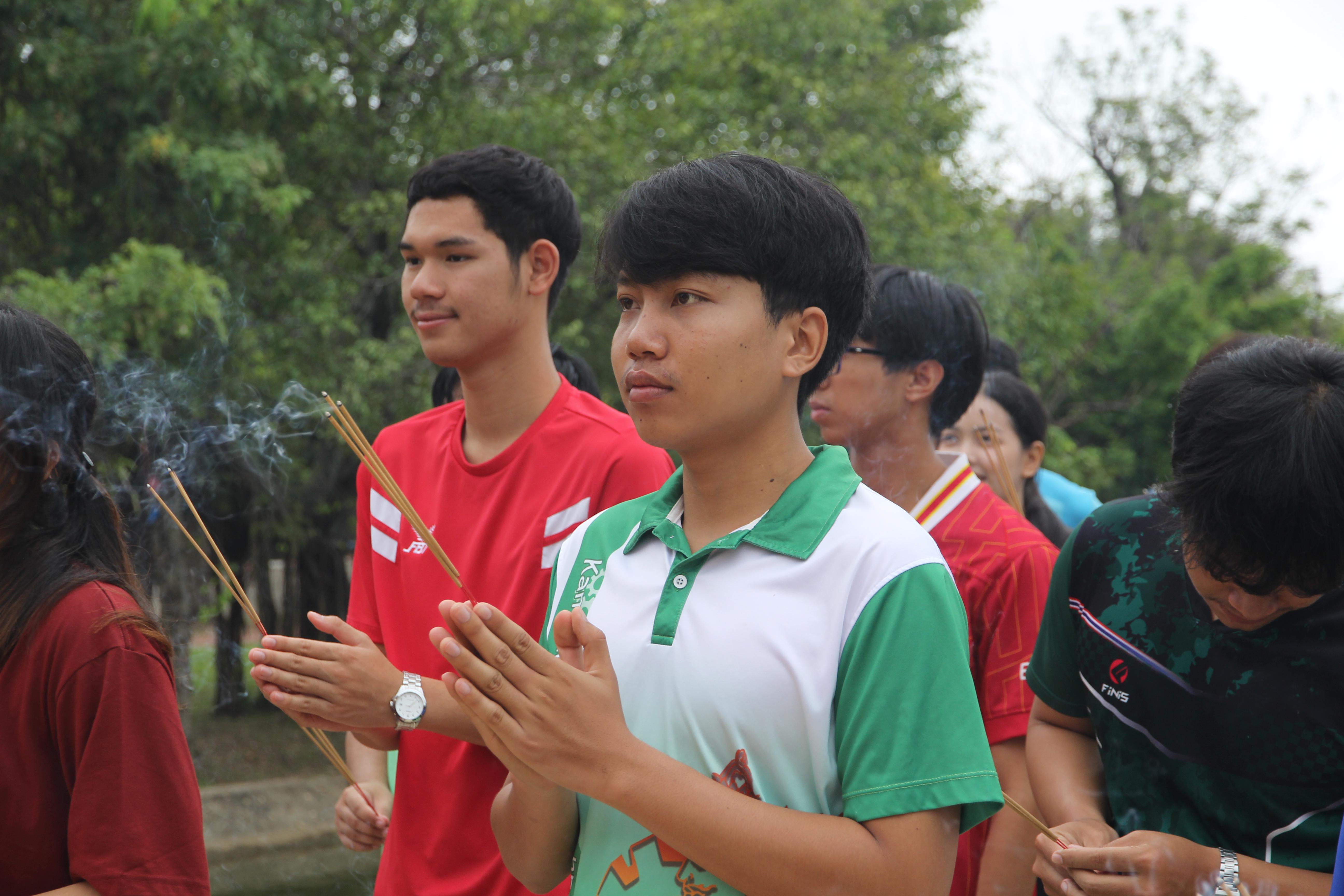 89. กิจกรรมผูกข้อมือ 68