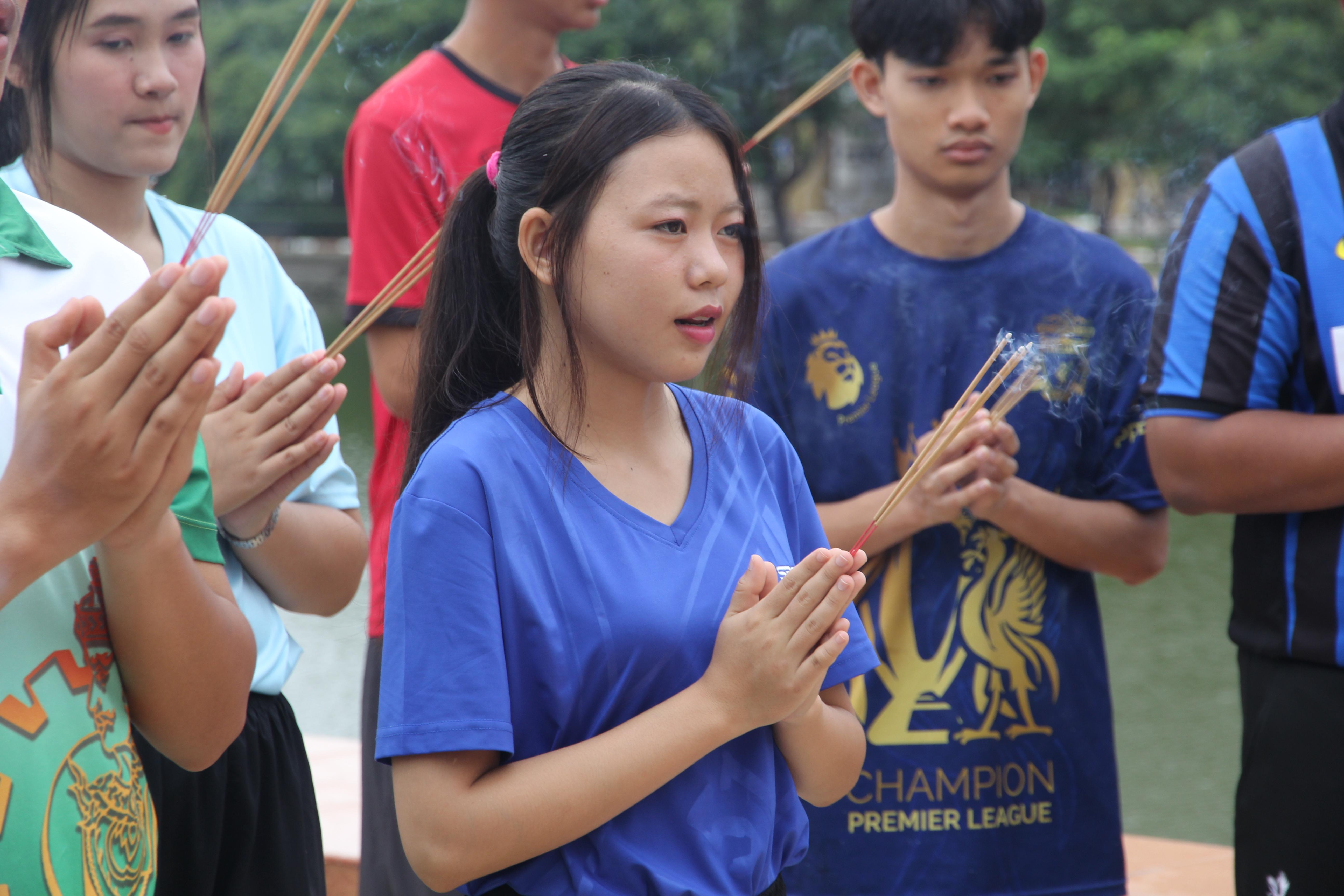 98. กิจกรรมผูกข้อมือ 68