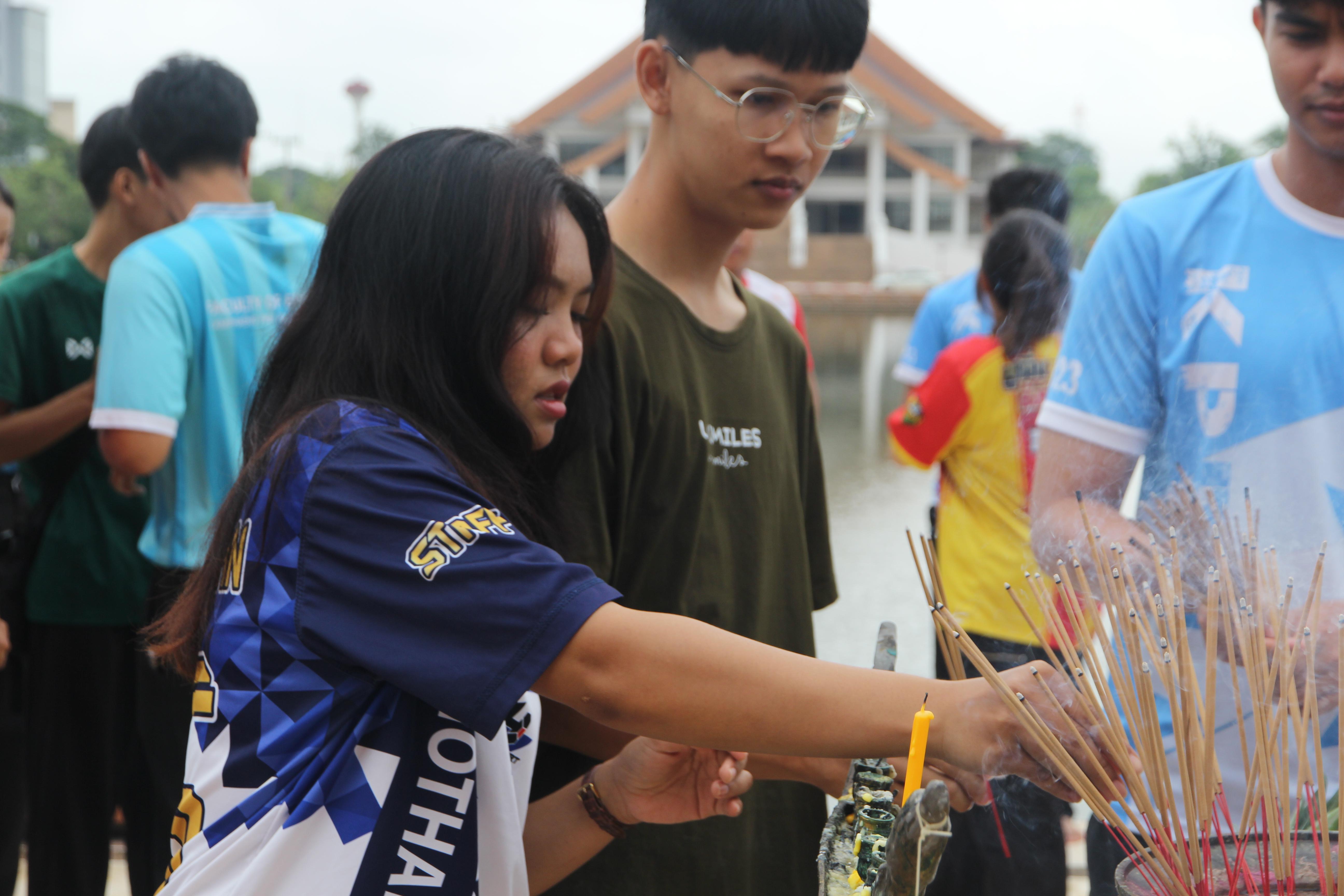 107. กิจกรรมผูกข้อมือ 68