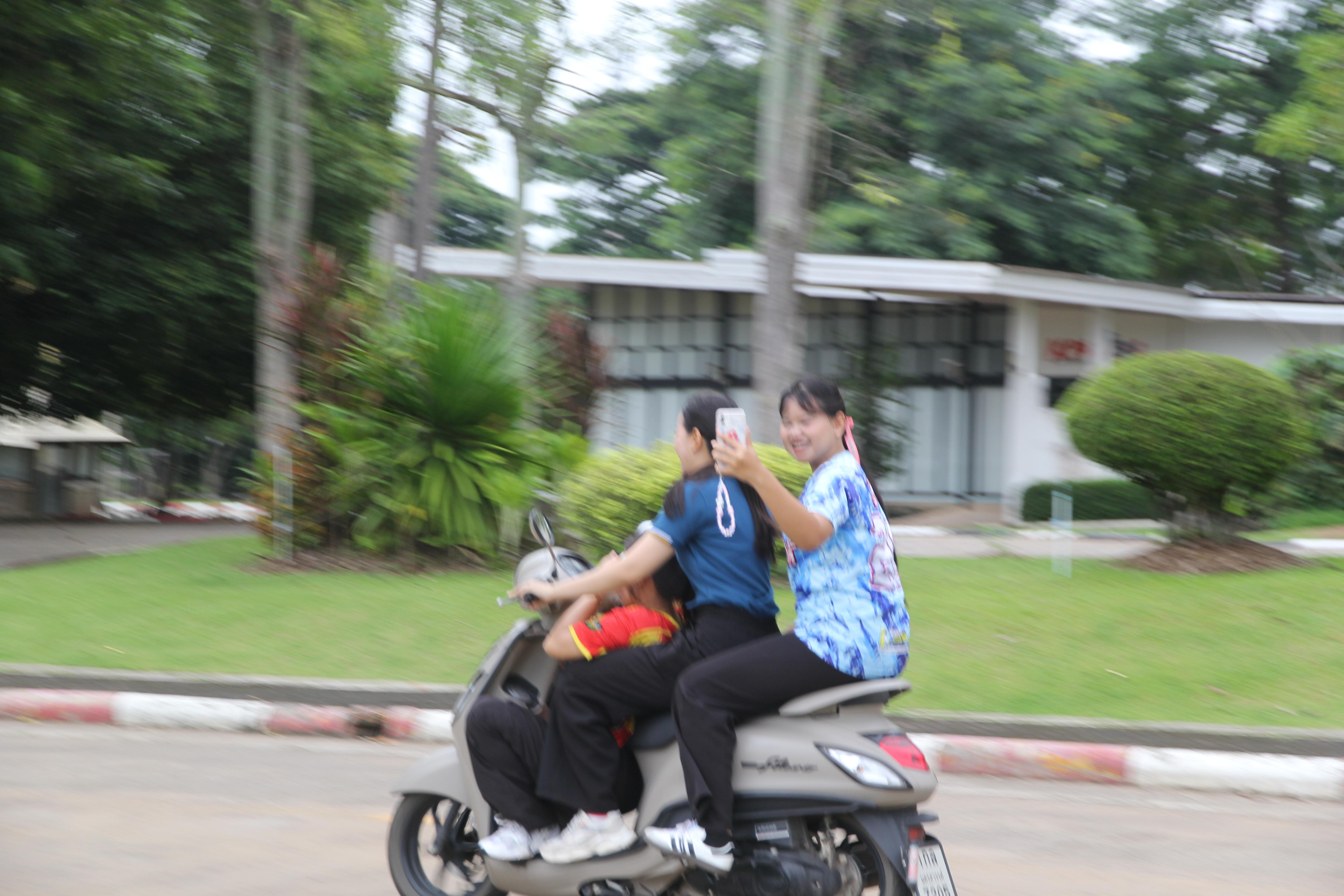 128. กิจกรรมผูกข้อมือ 68