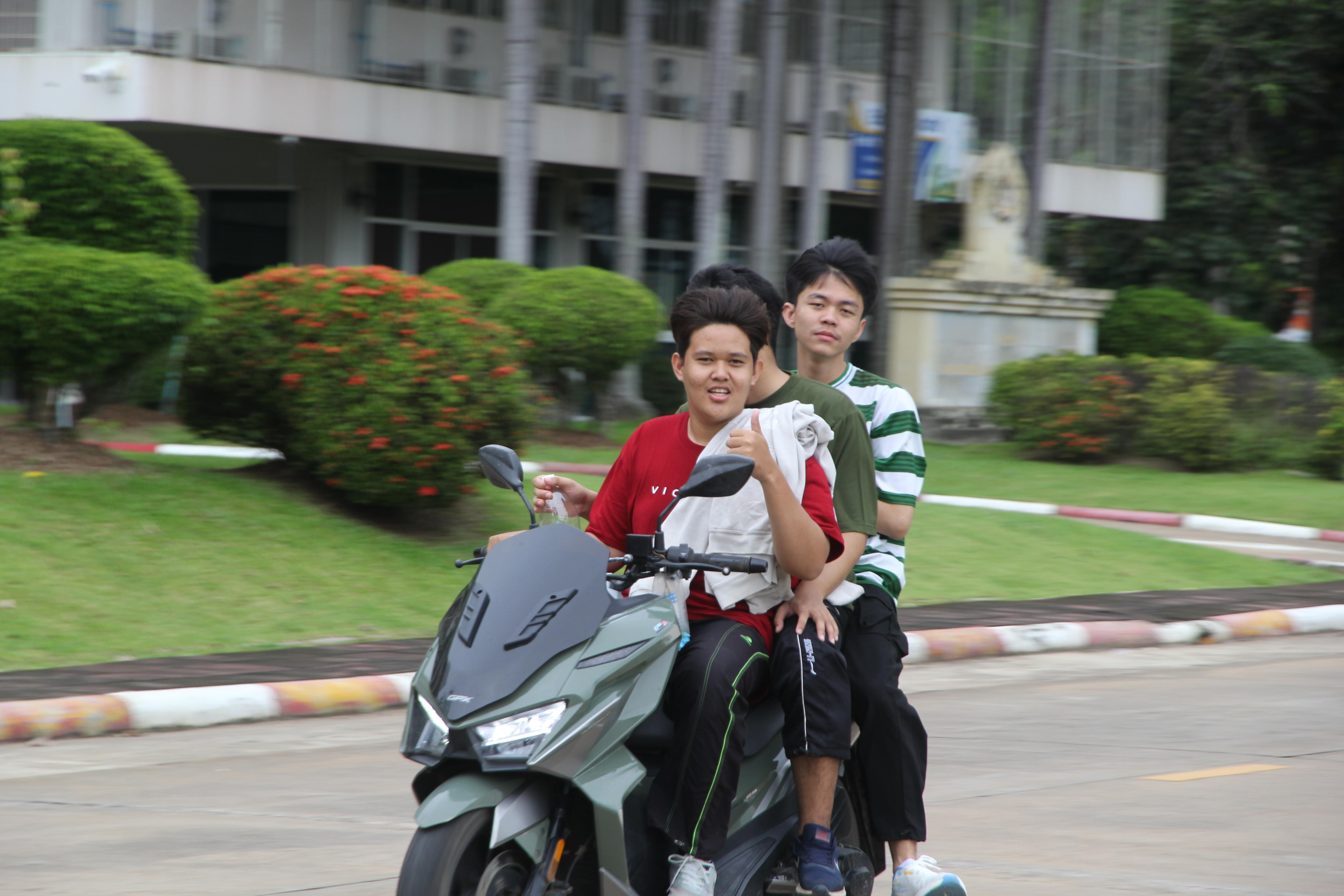 132. กิจกรรมผูกข้อมือ 68