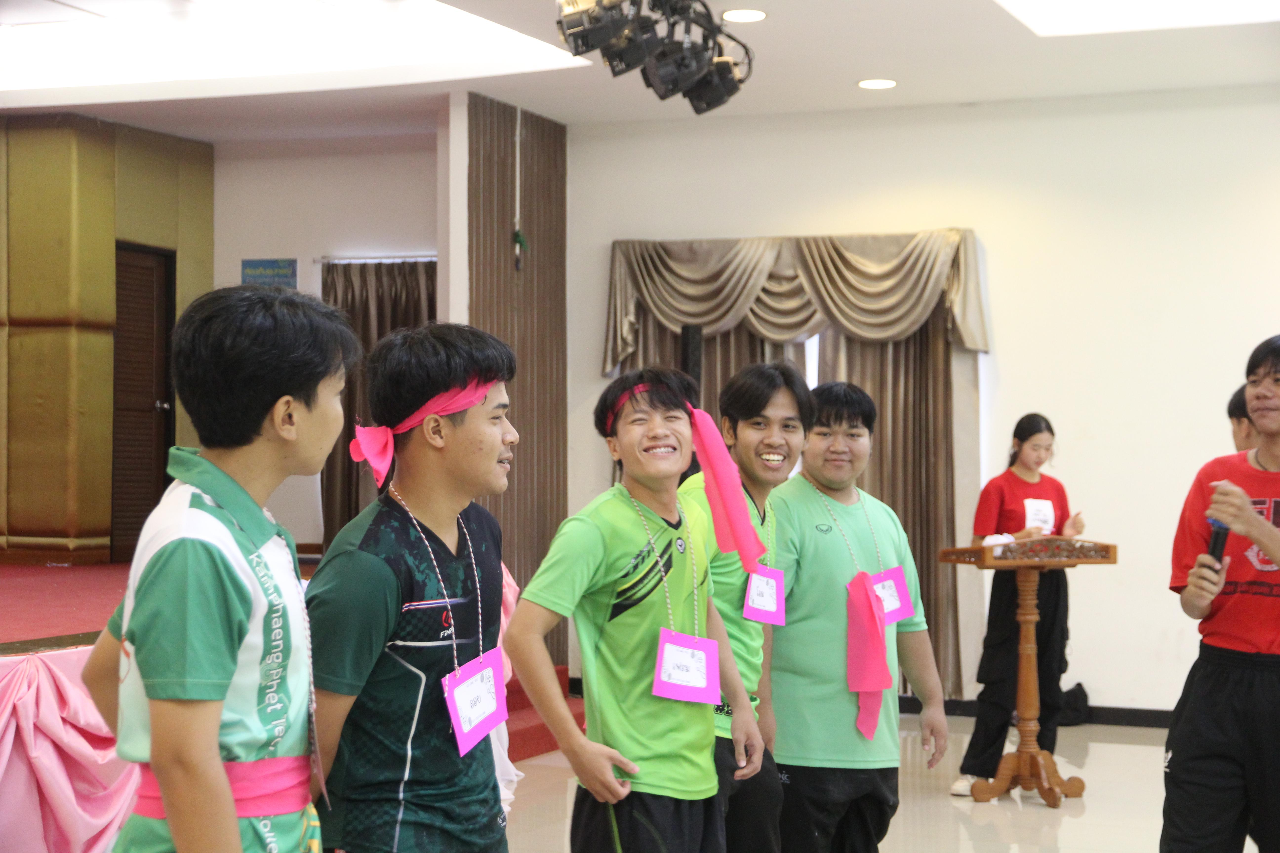 181. กิจกรรมผูกข้อมือ 68