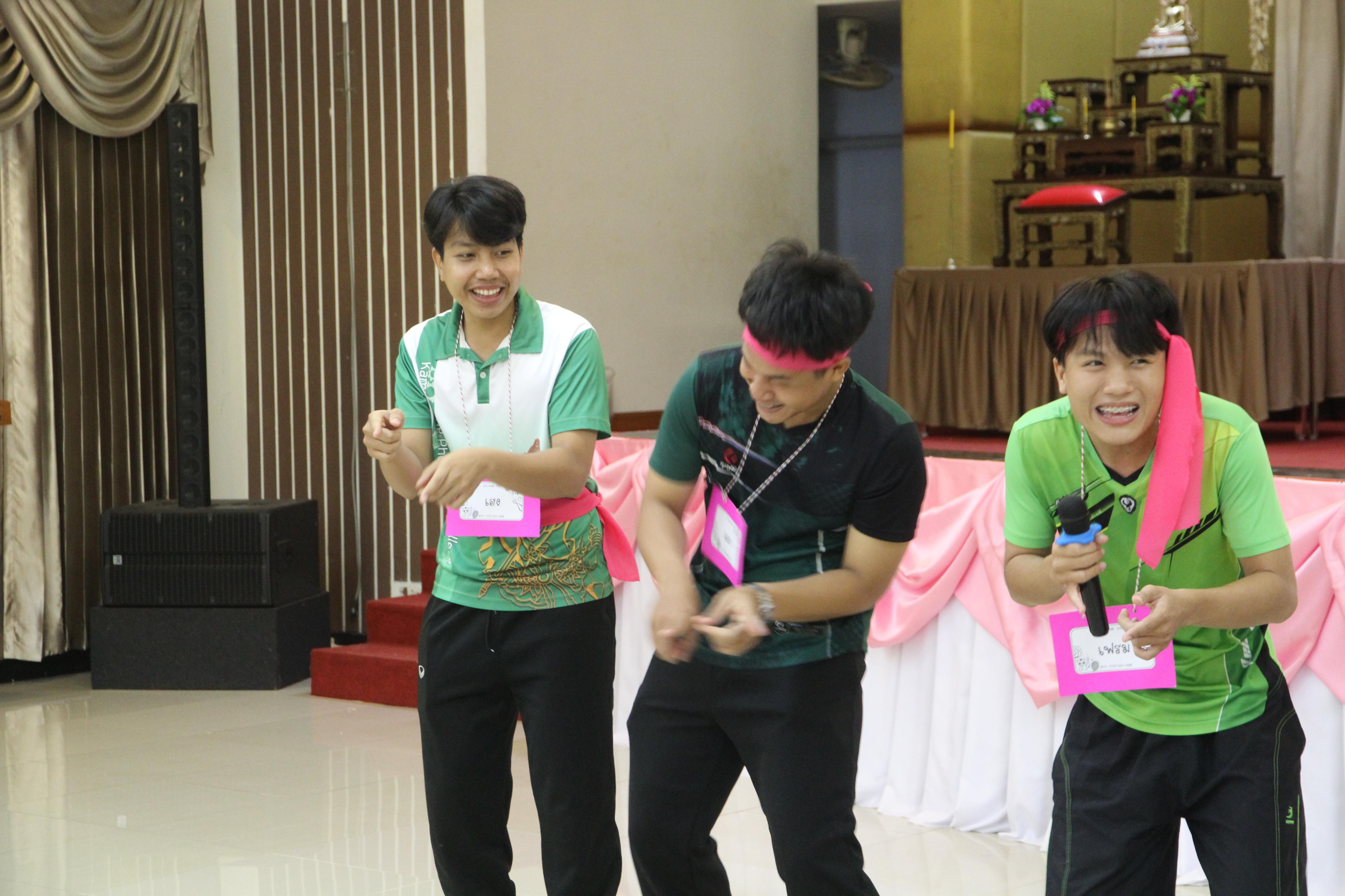 200. กิจกรรมผูกข้อมือ 68