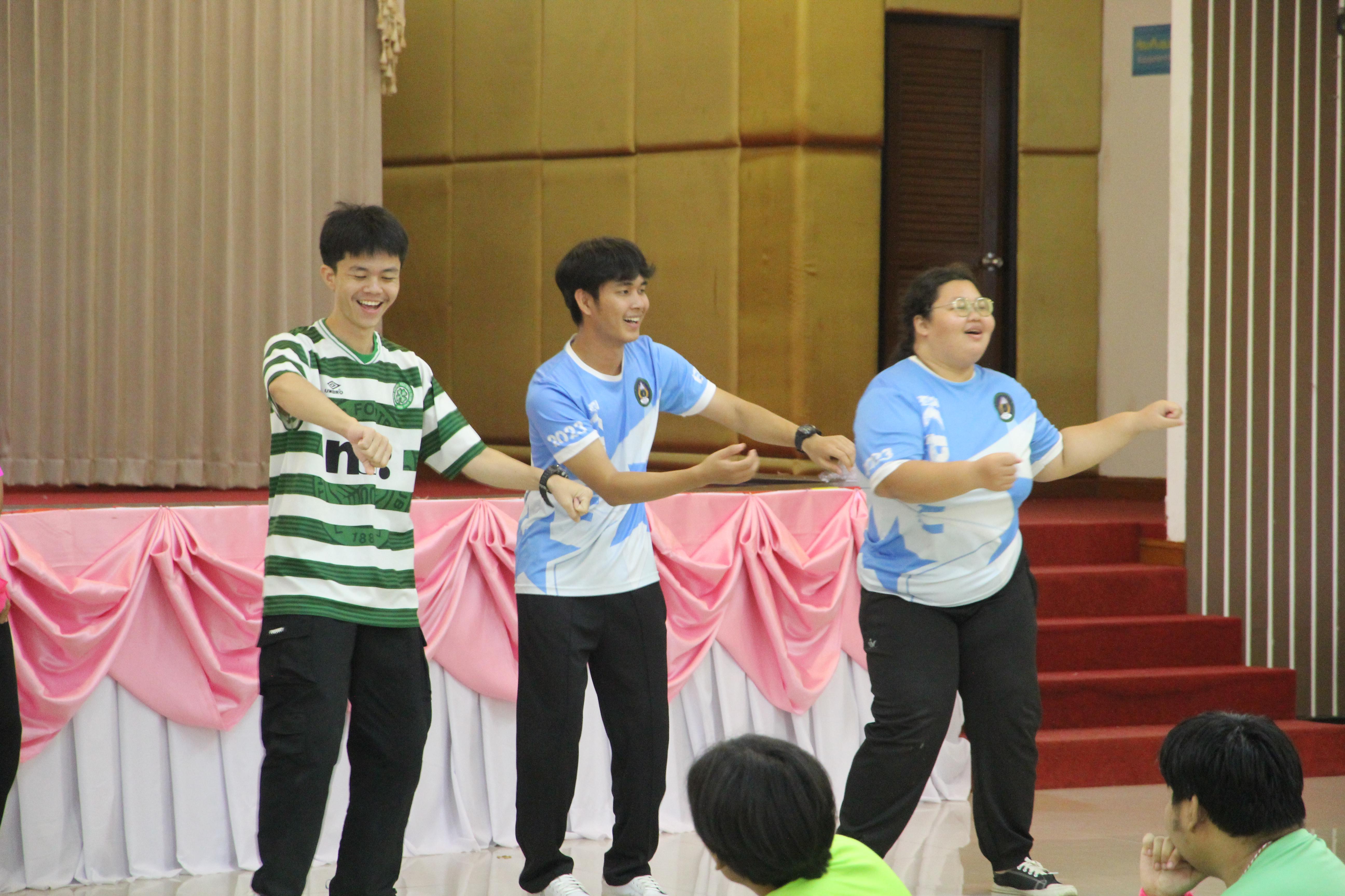 225. กิจกรรมผูกข้อมือ 68
