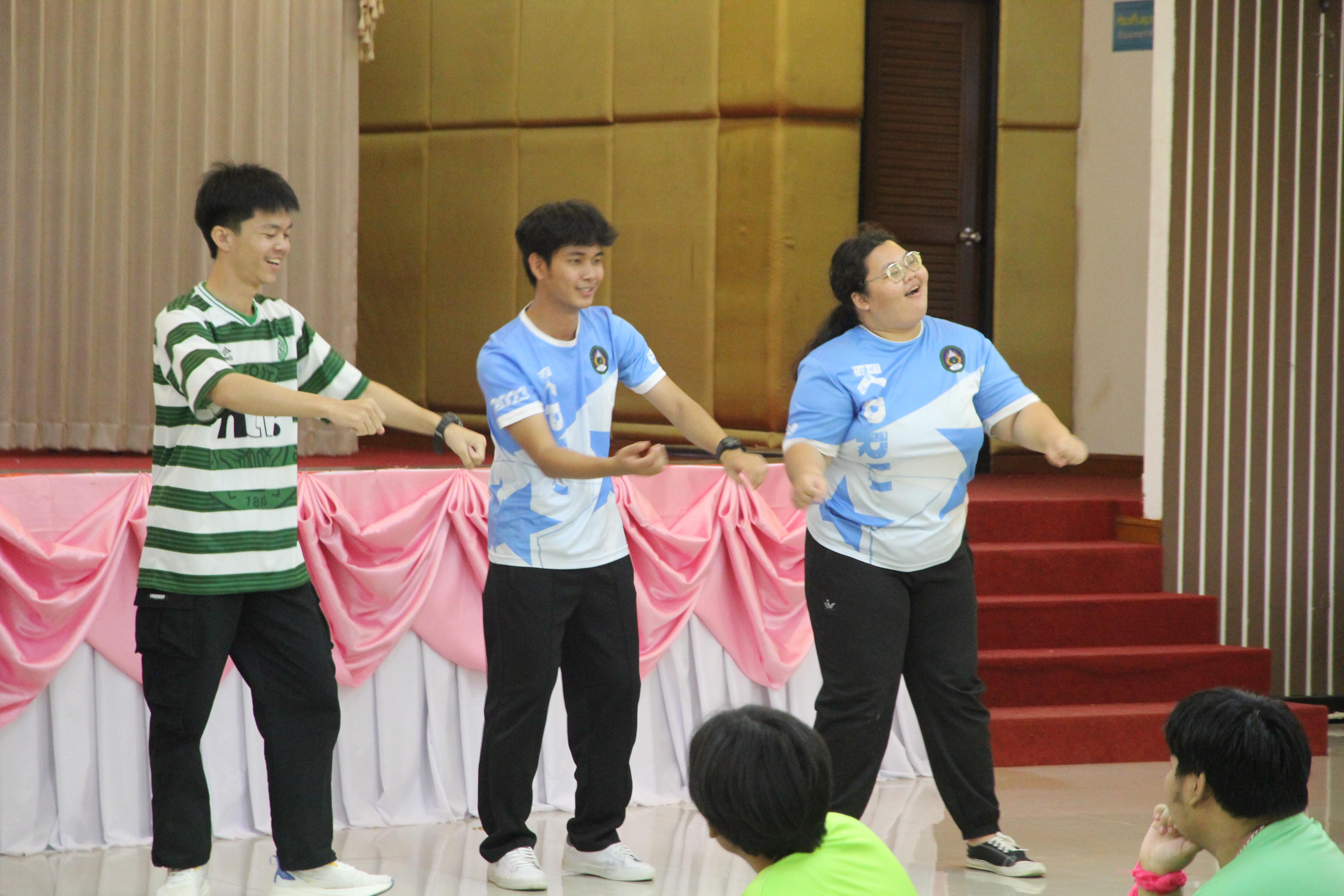 227. กิจกรรมผูกข้อมือ 68