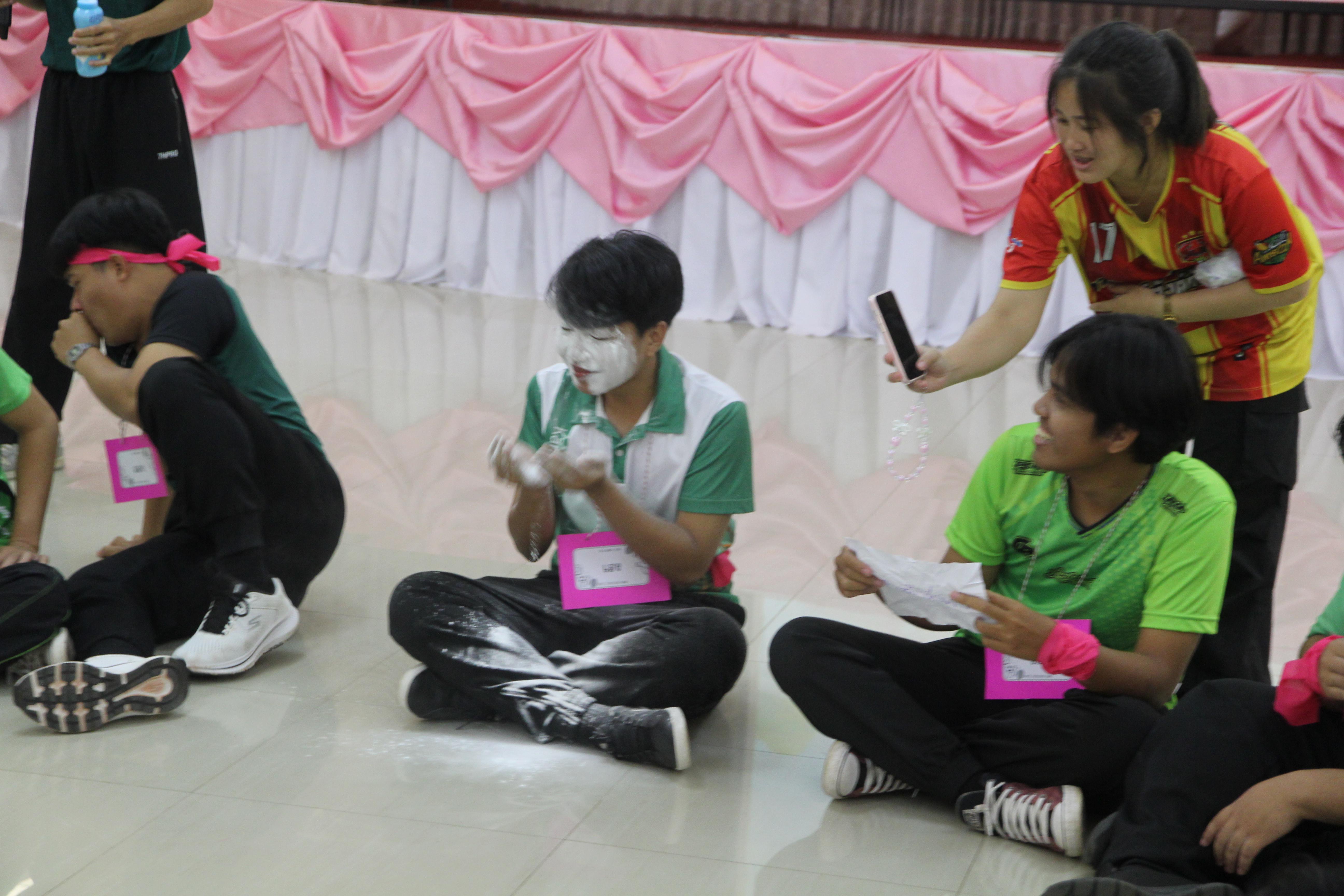 252. กิจกรรมผูกข้อมือ 68
