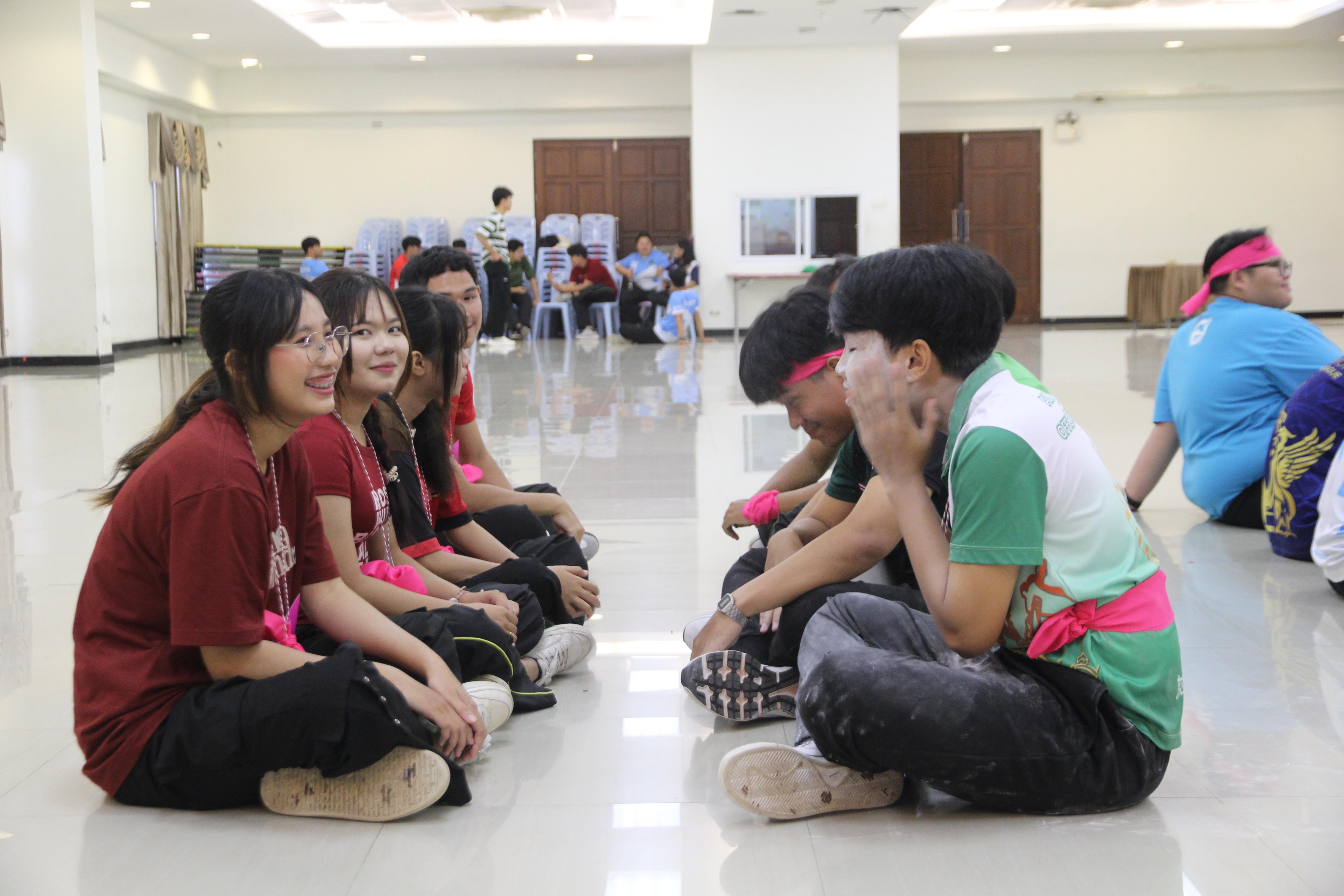 296. กิจกรรมผูกข้อมือ 68