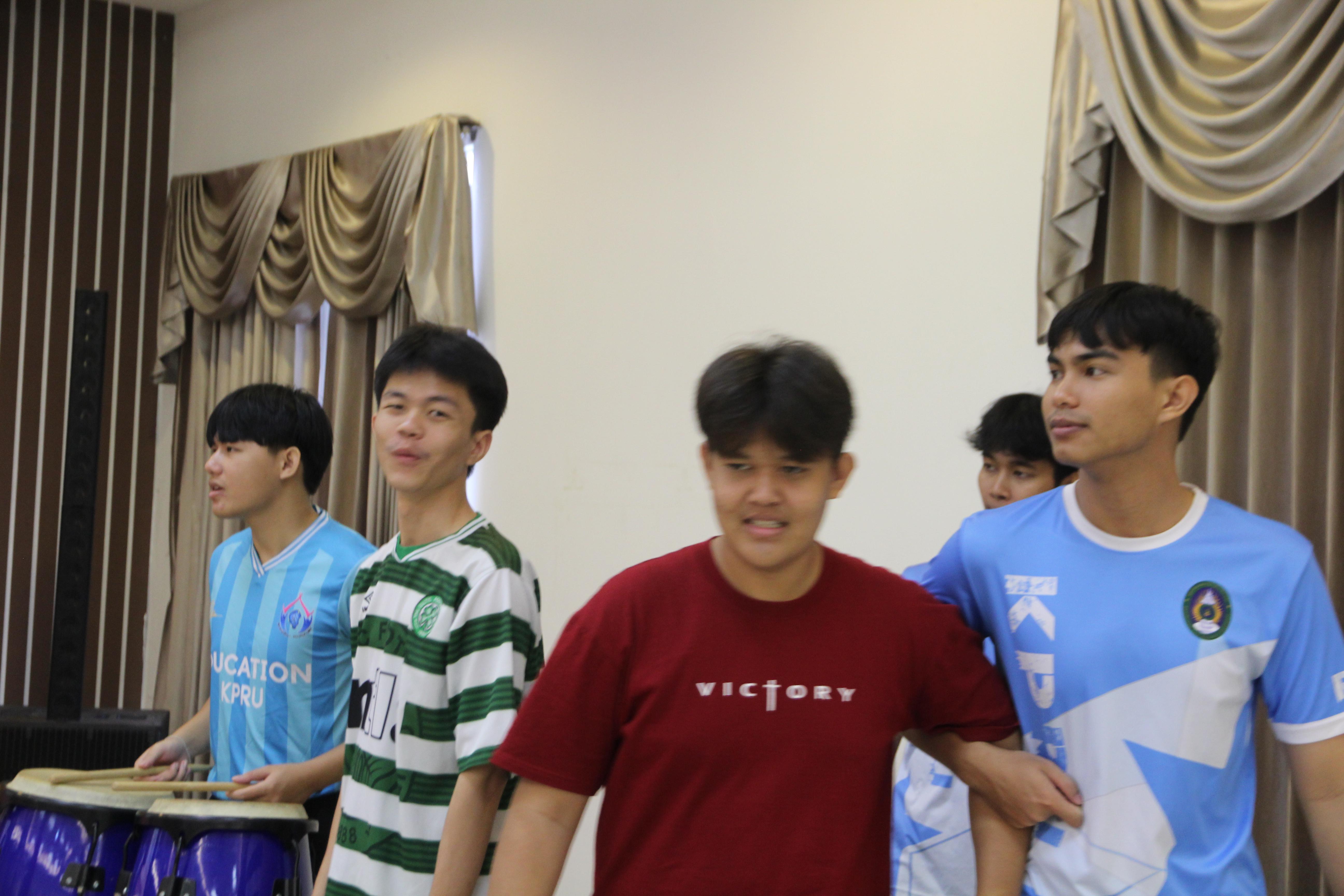 311. กิจกรรมผูกข้อมือ 68