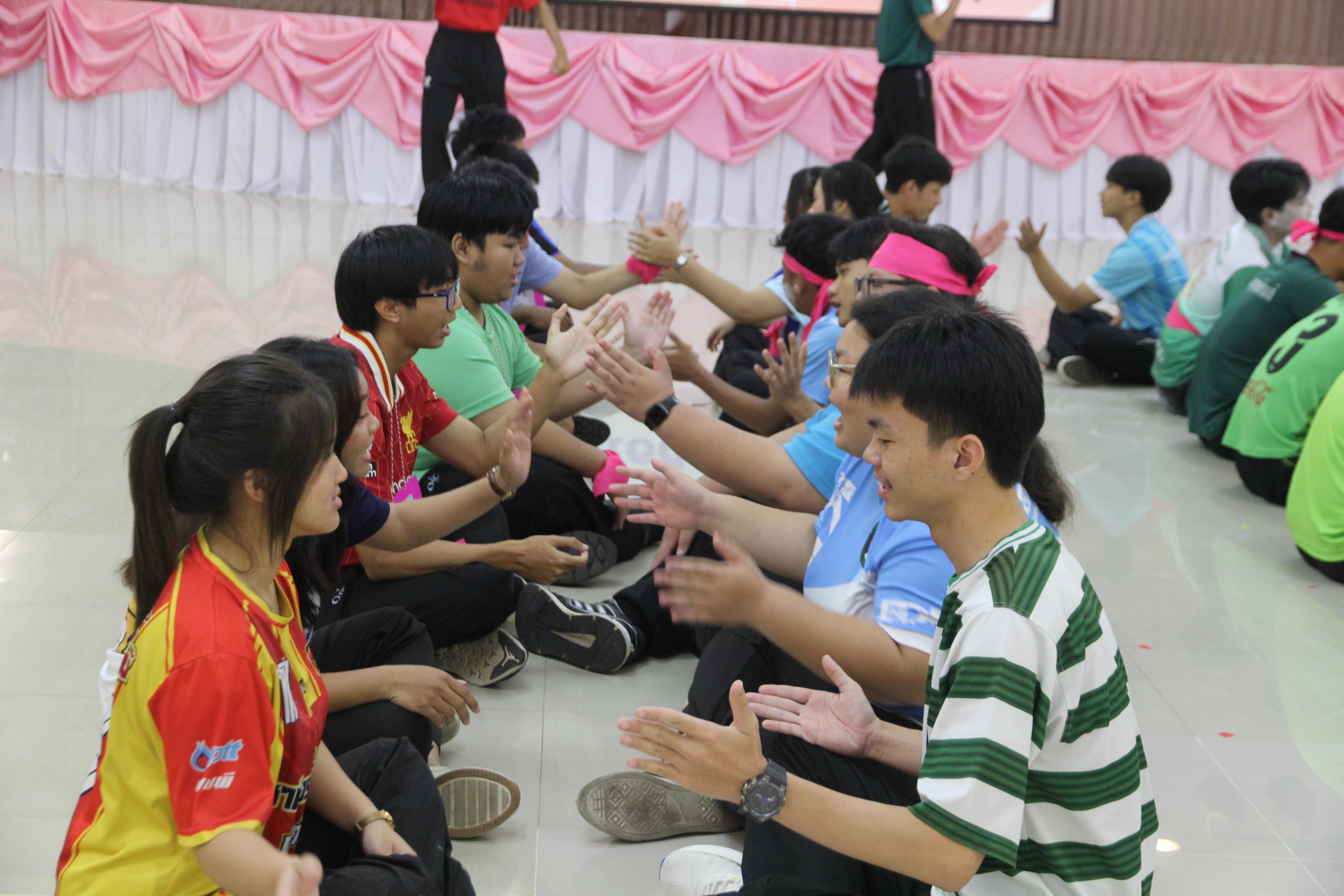 323. กิจกรรมผูกข้อมือ 68