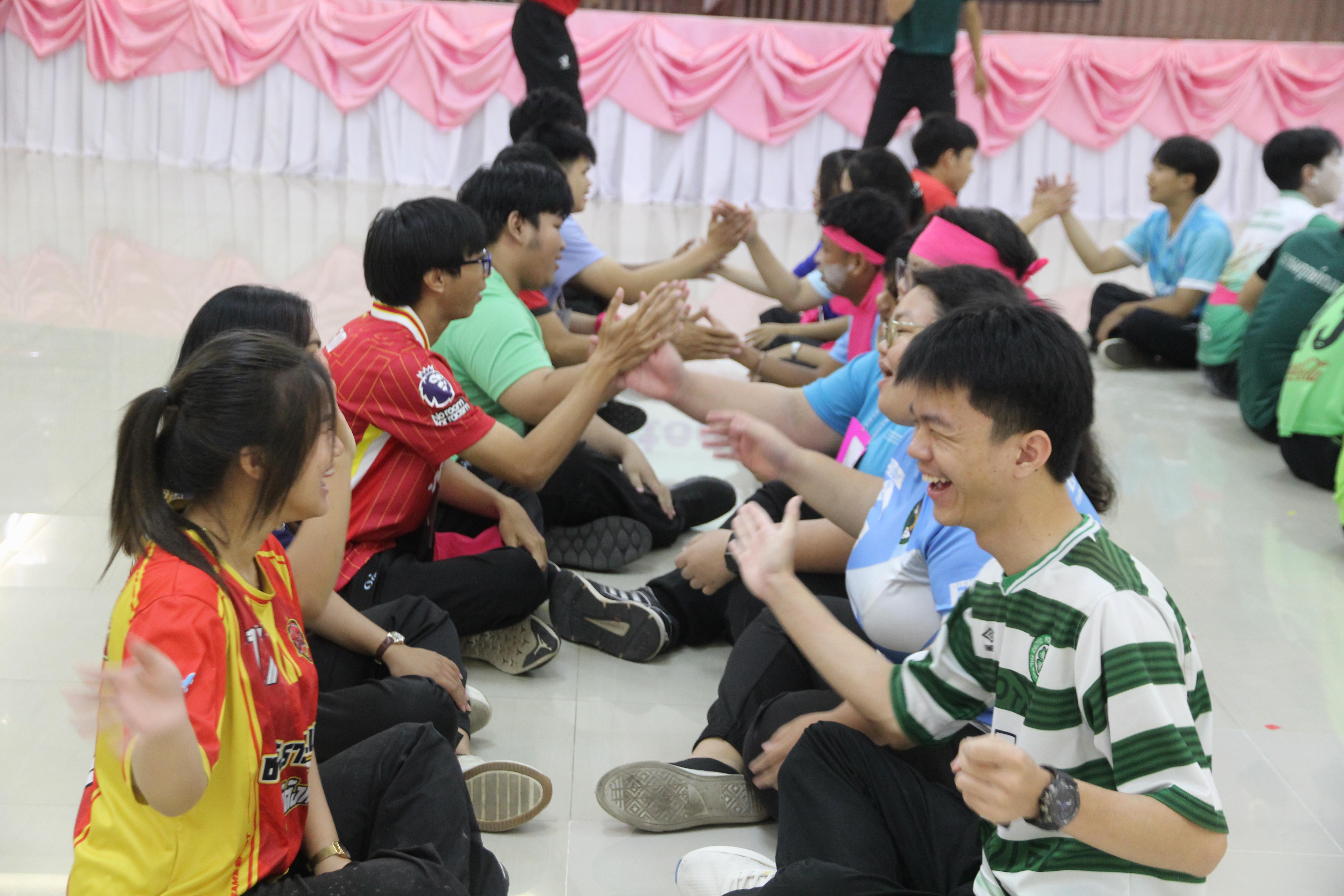 325. กิจกรรมผูกข้อมือ 68