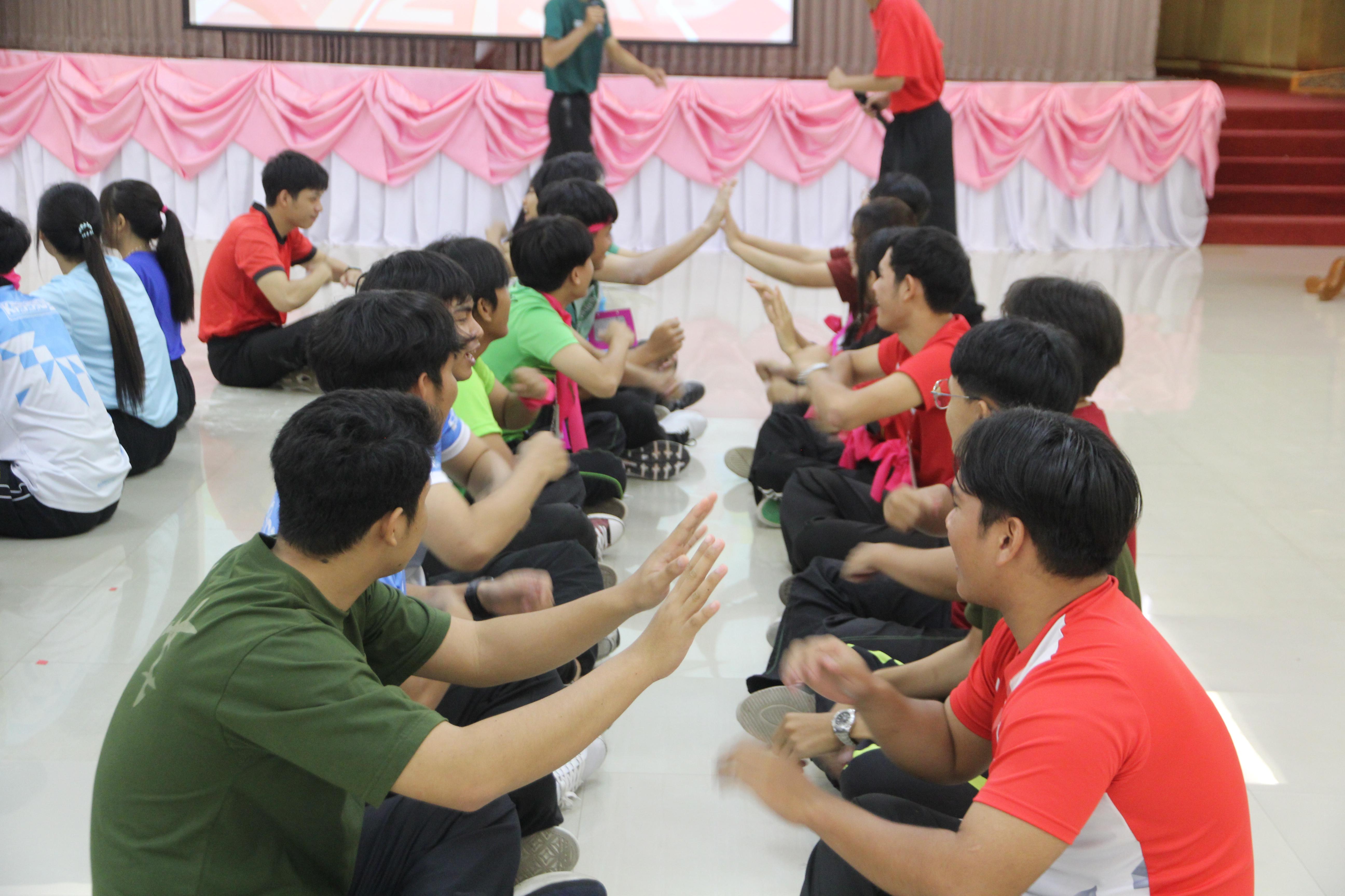 327. กิจกรรมผูกข้อมือ 68