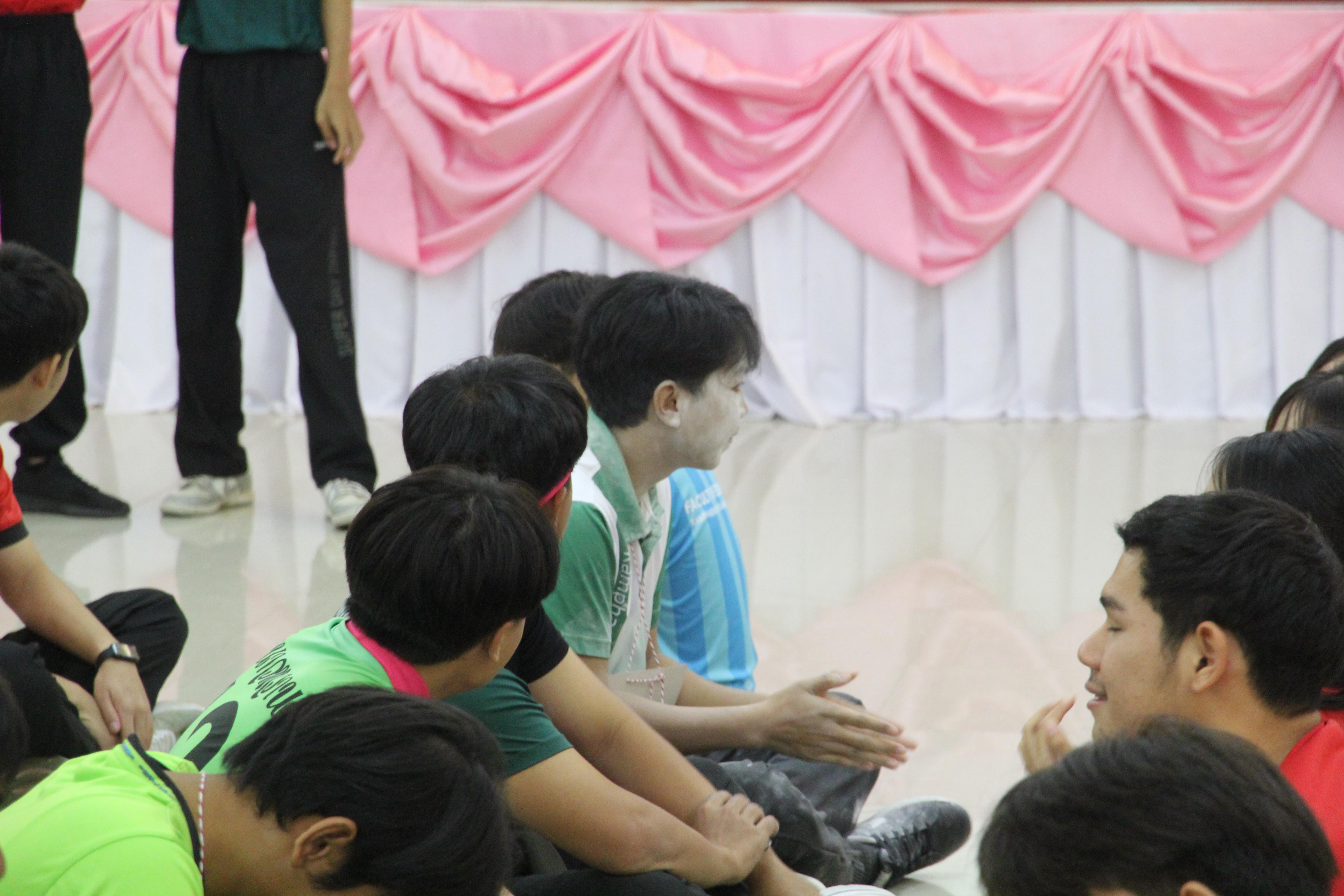 332. กิจกรรมผูกข้อมือ 68