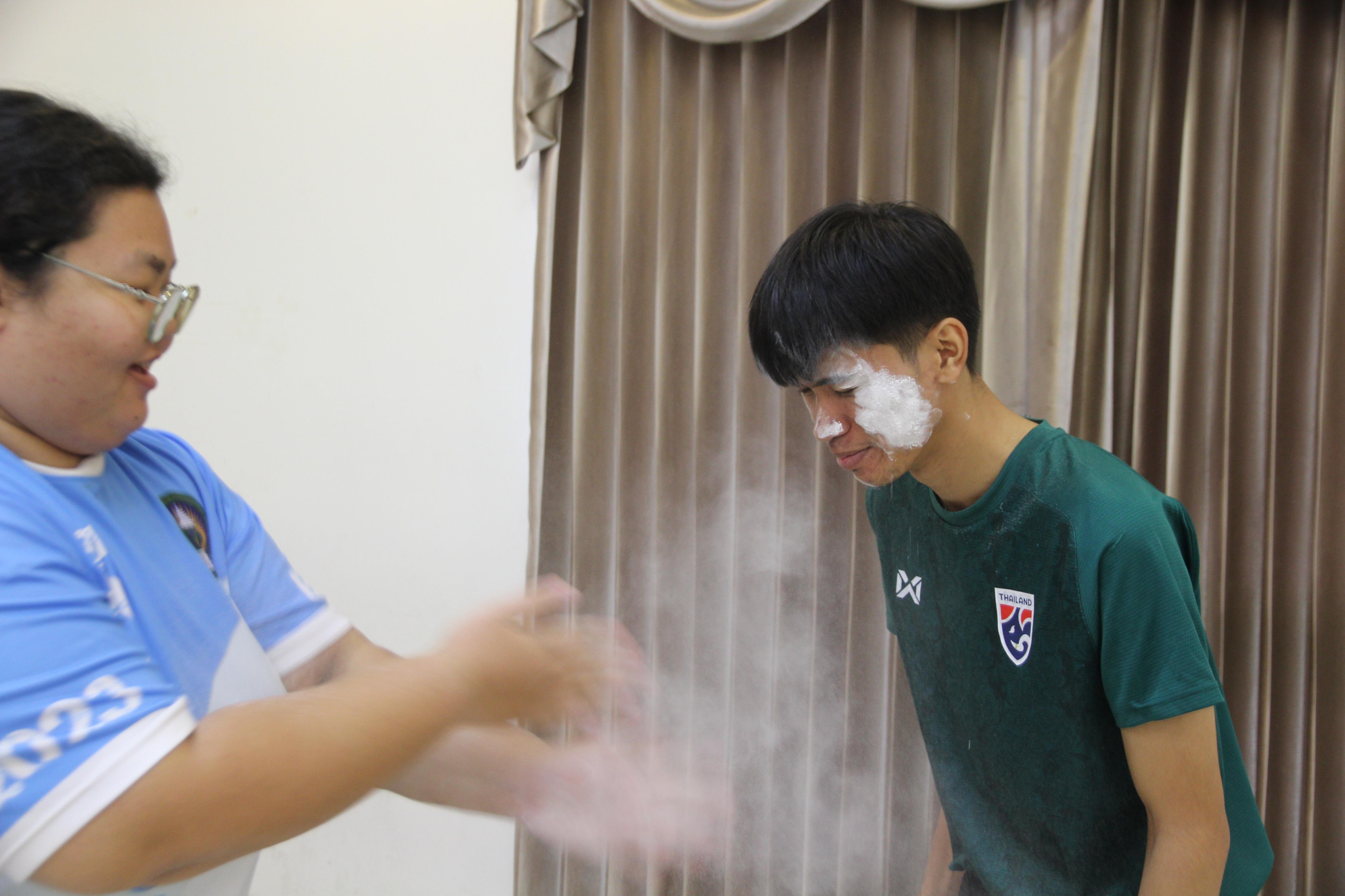 361. กิจกรรมผูกข้อมือ 68