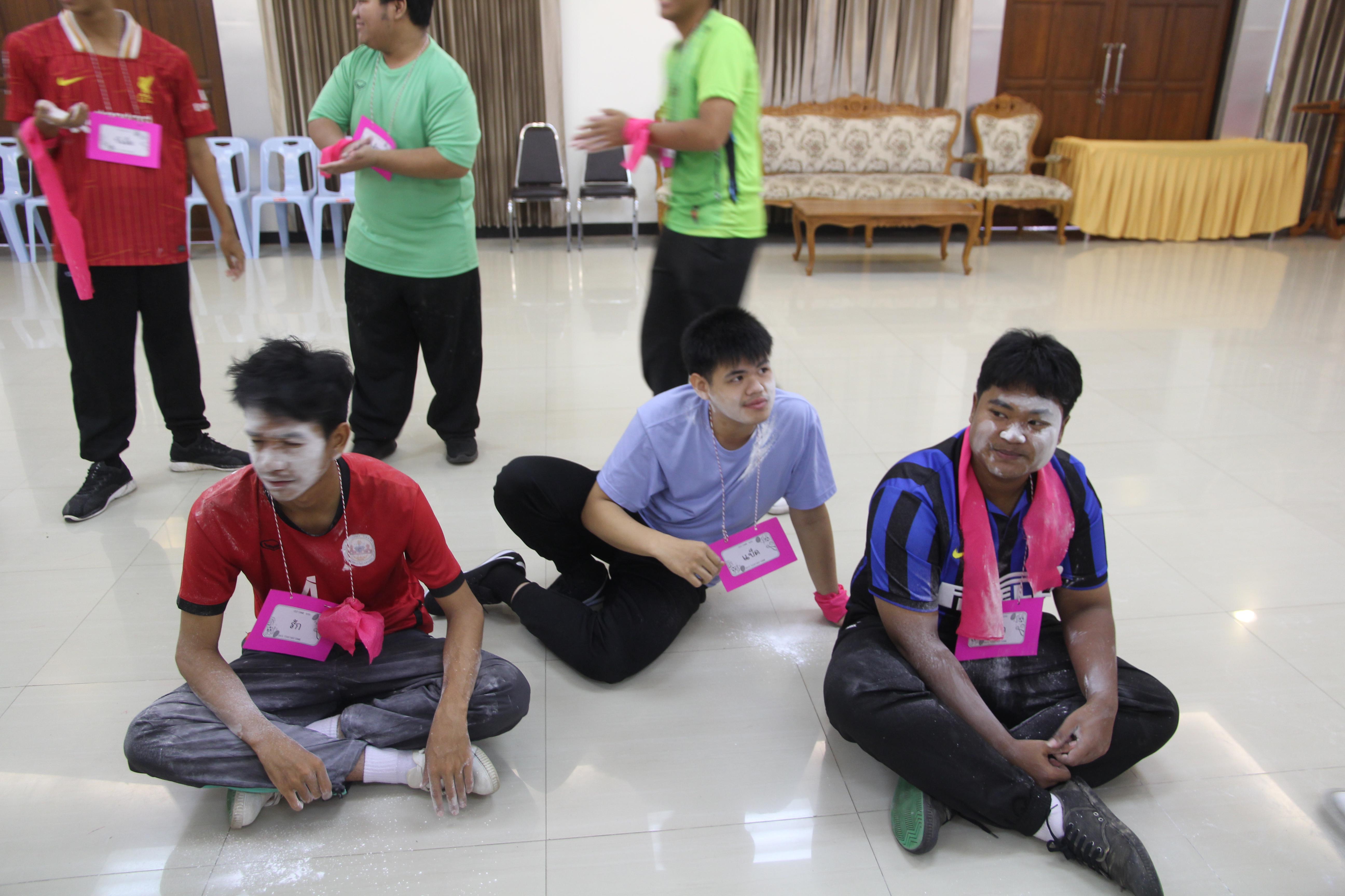 364. กิจกรรมผูกข้อมือ 68