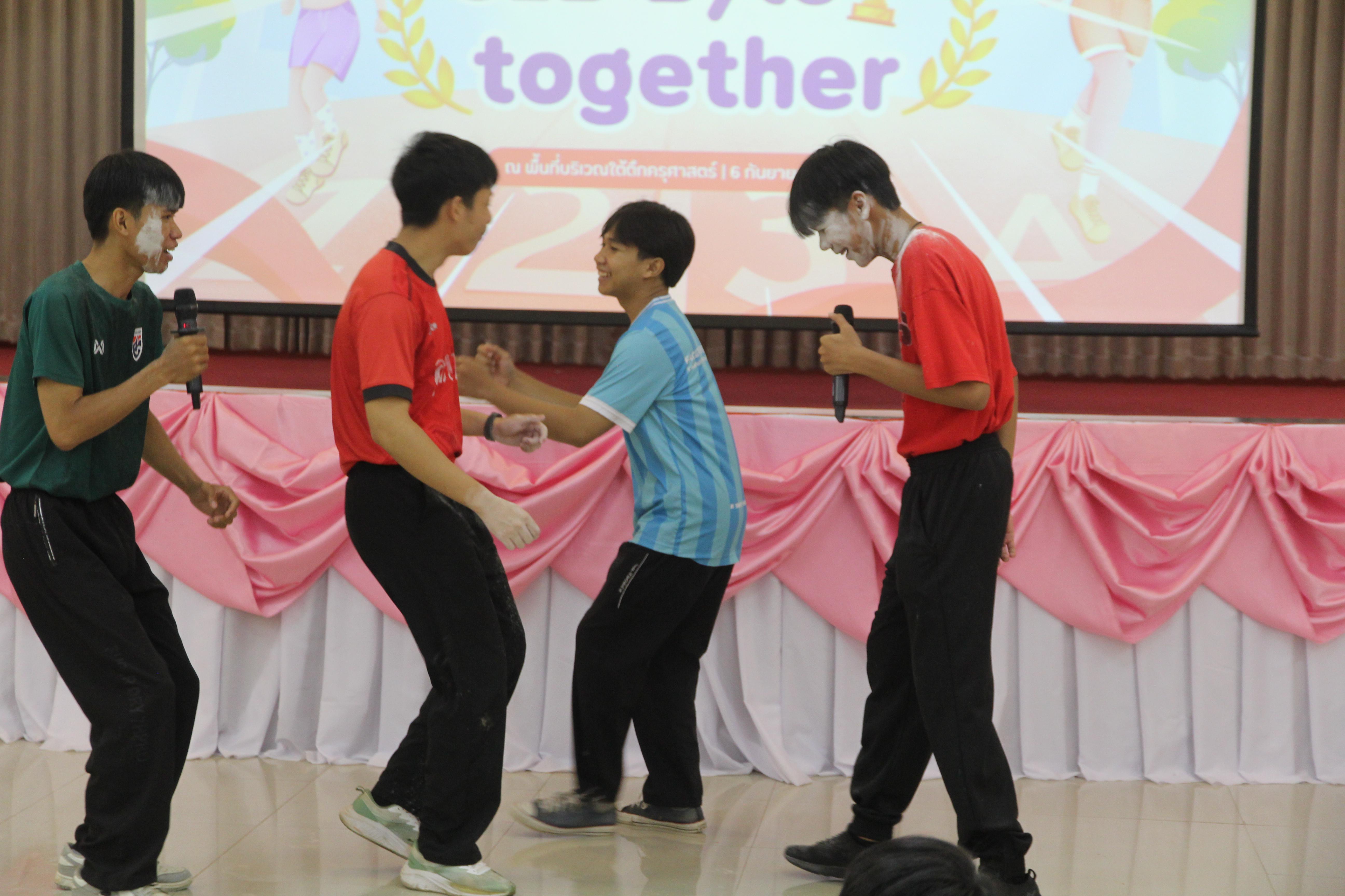 391. กิจกรรมผูกข้อมือ 68