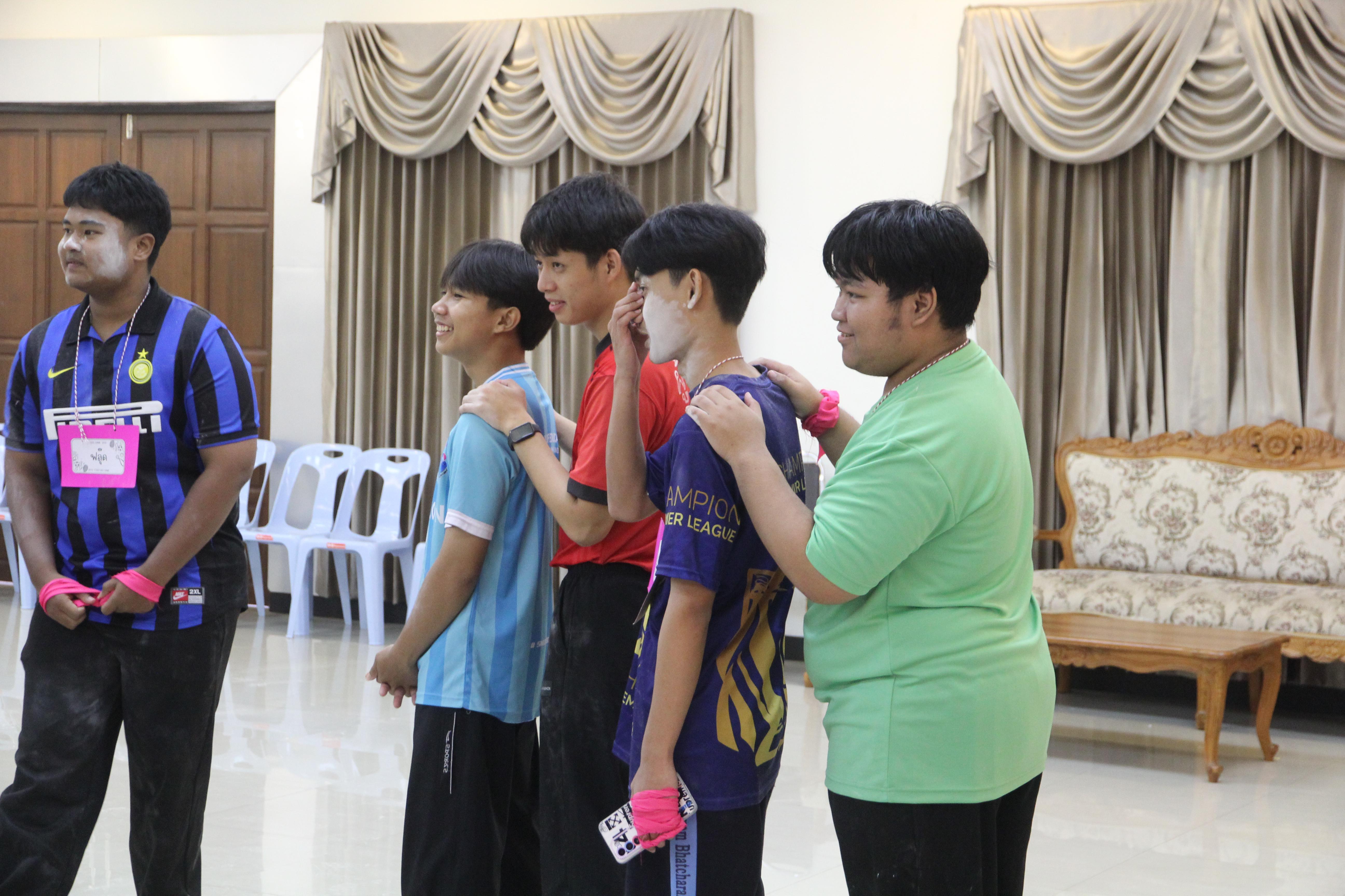 417. กิจกรรมผูกข้อมือ 68