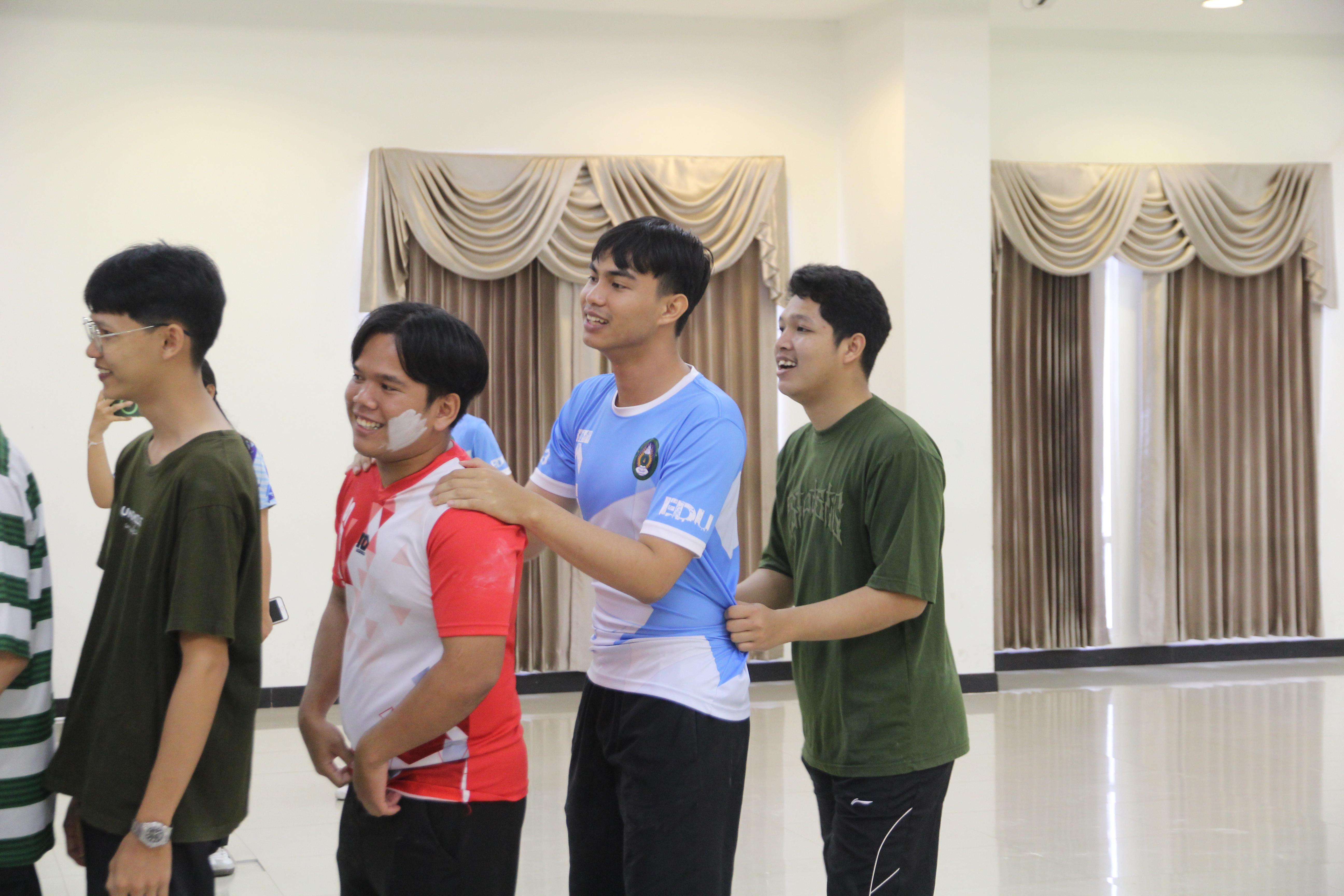 426. กิจกรรมผูกข้อมือ 68