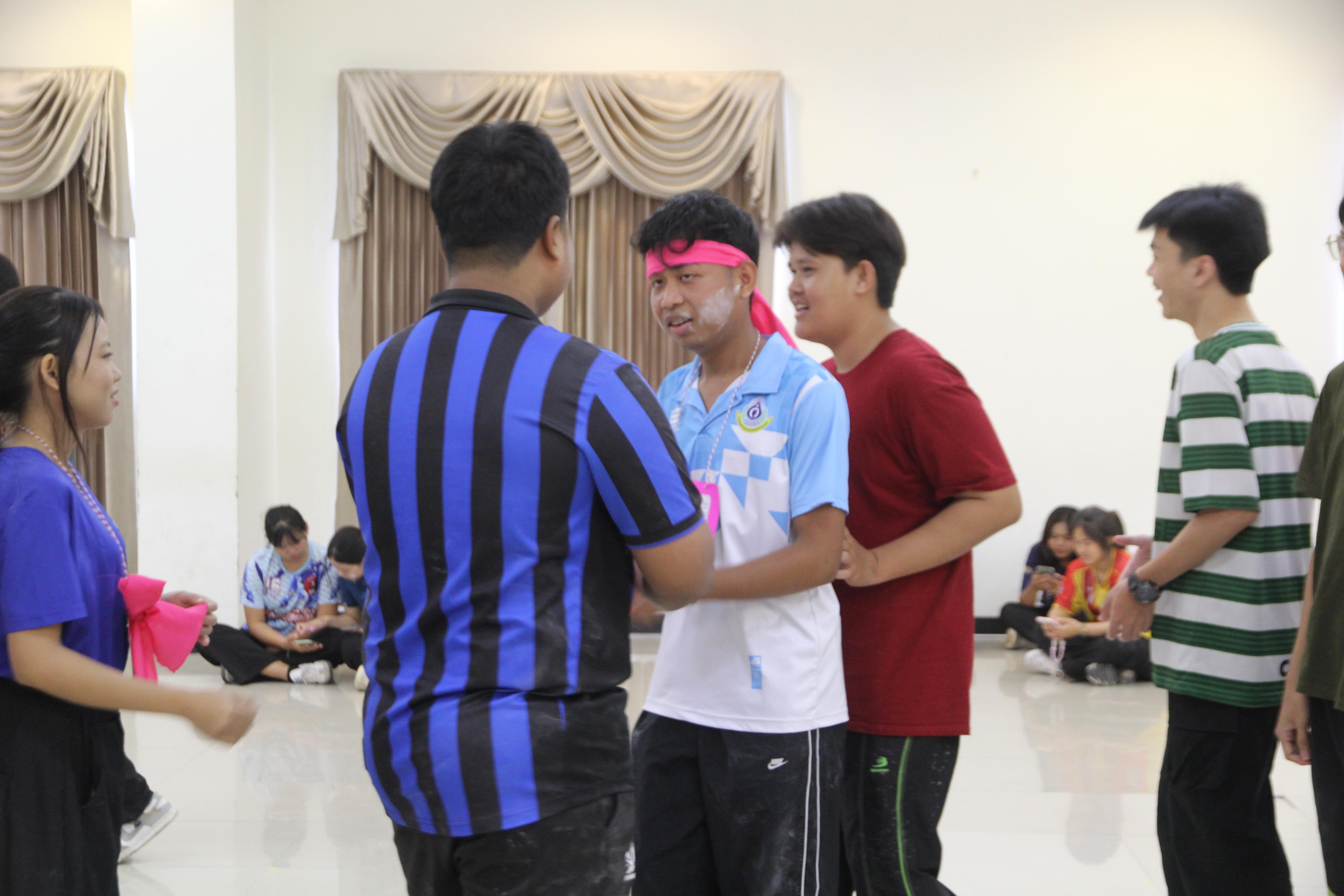 442. กิจกรรมผูกข้อมือ 68