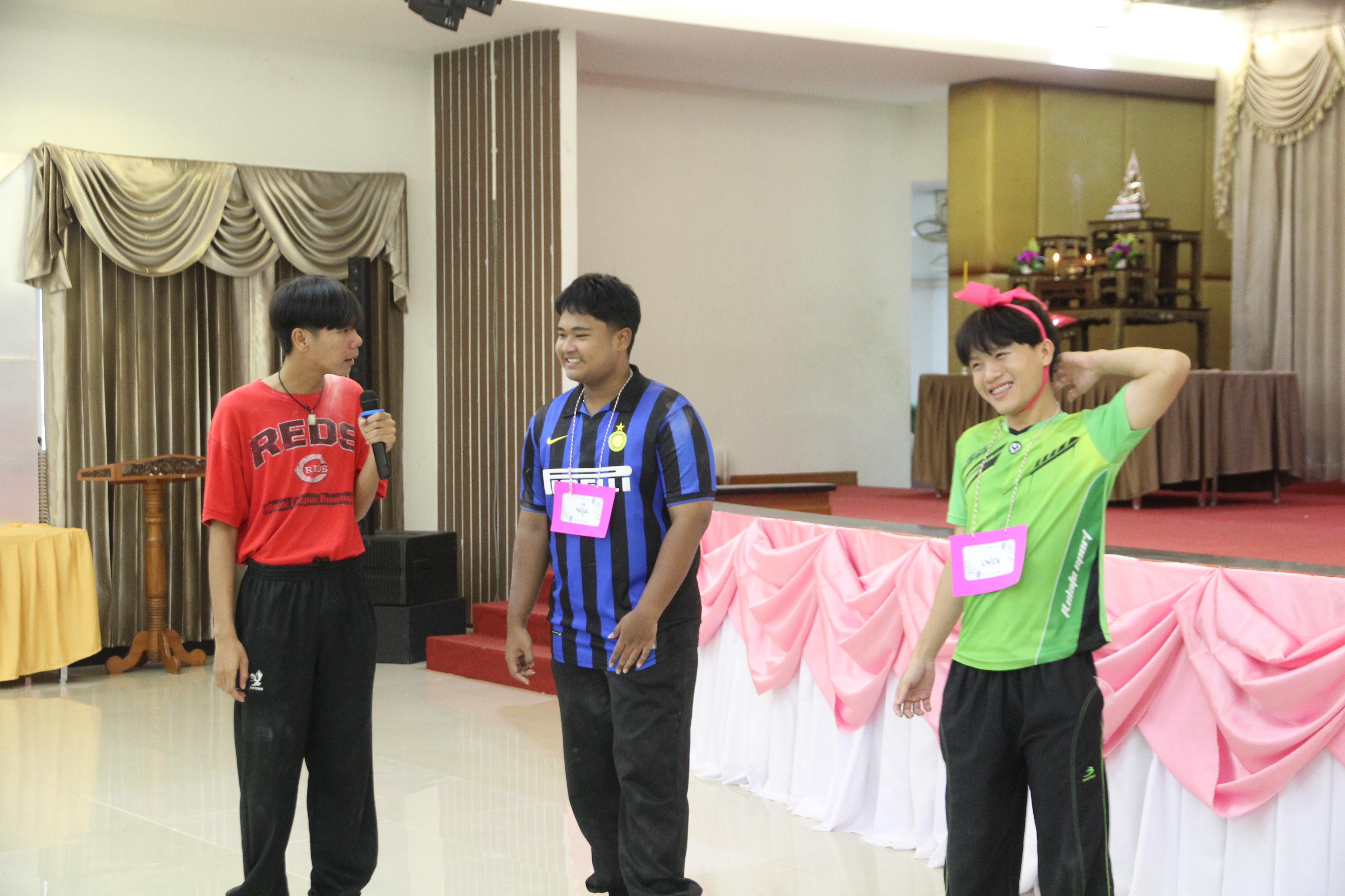 593. กิจกรรมผูกข้อมือ 68