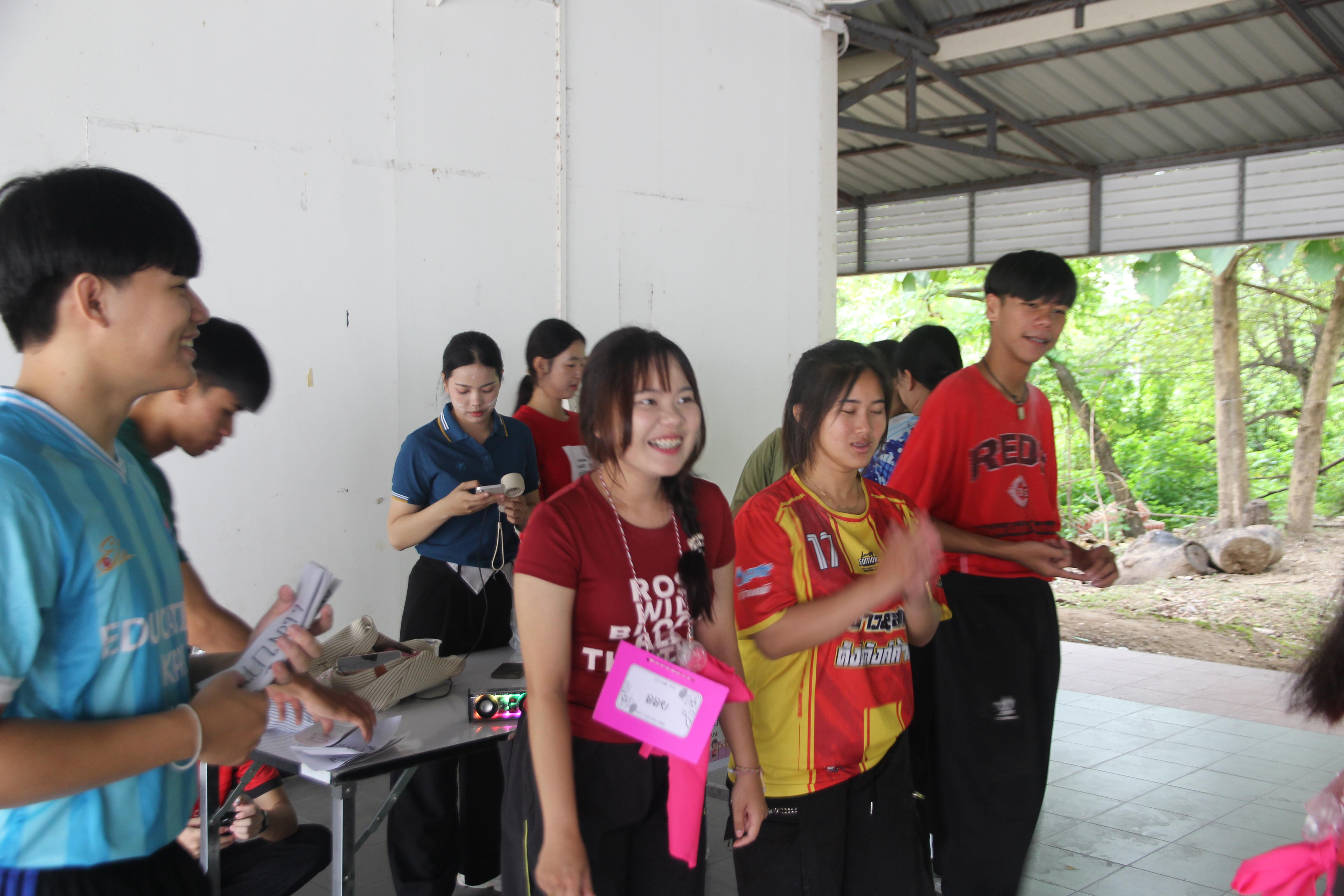 677. กิจกรรมผูกข้อมือ 68