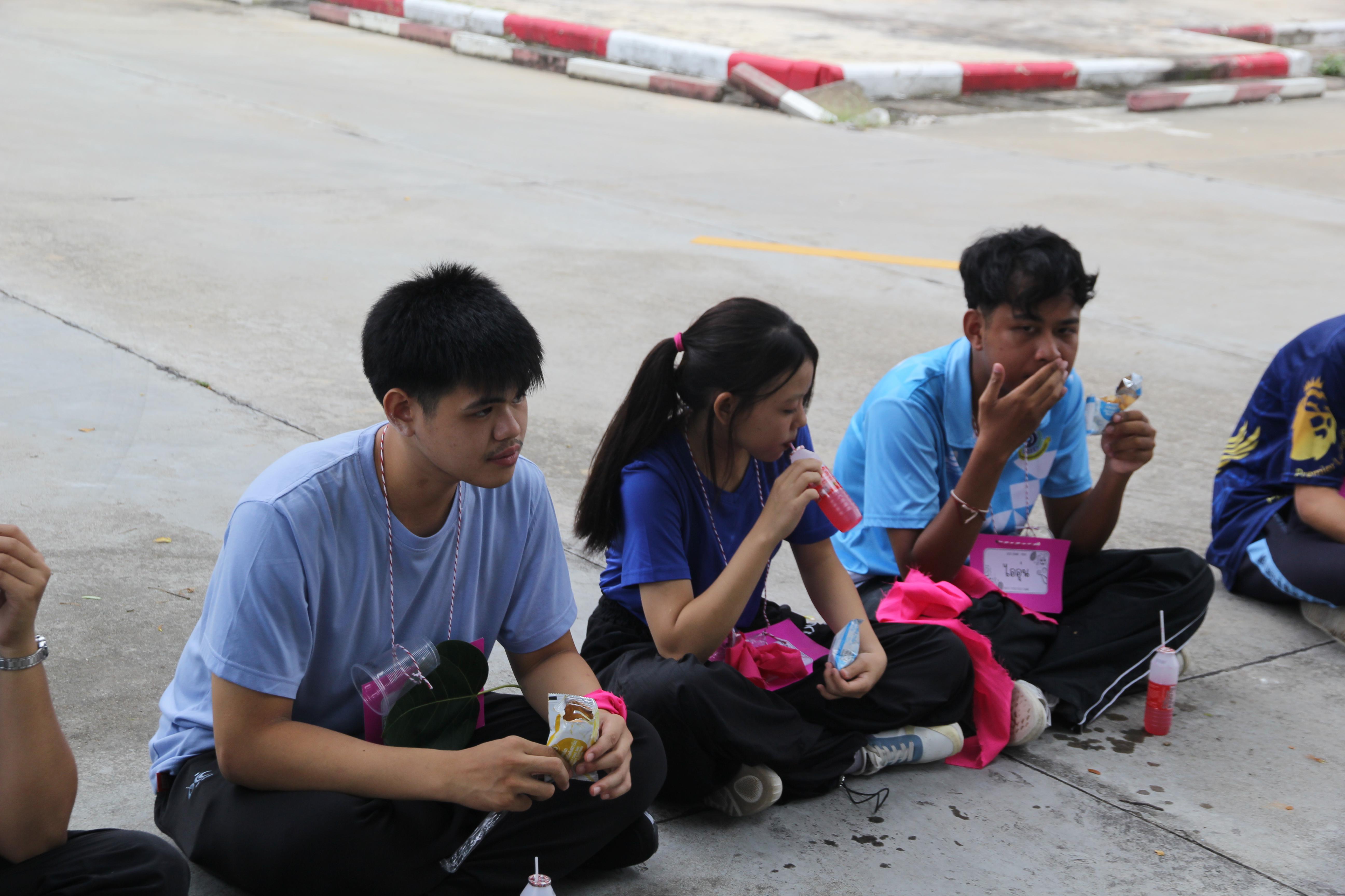 725. กิจกรรมผูกข้อมือ 68