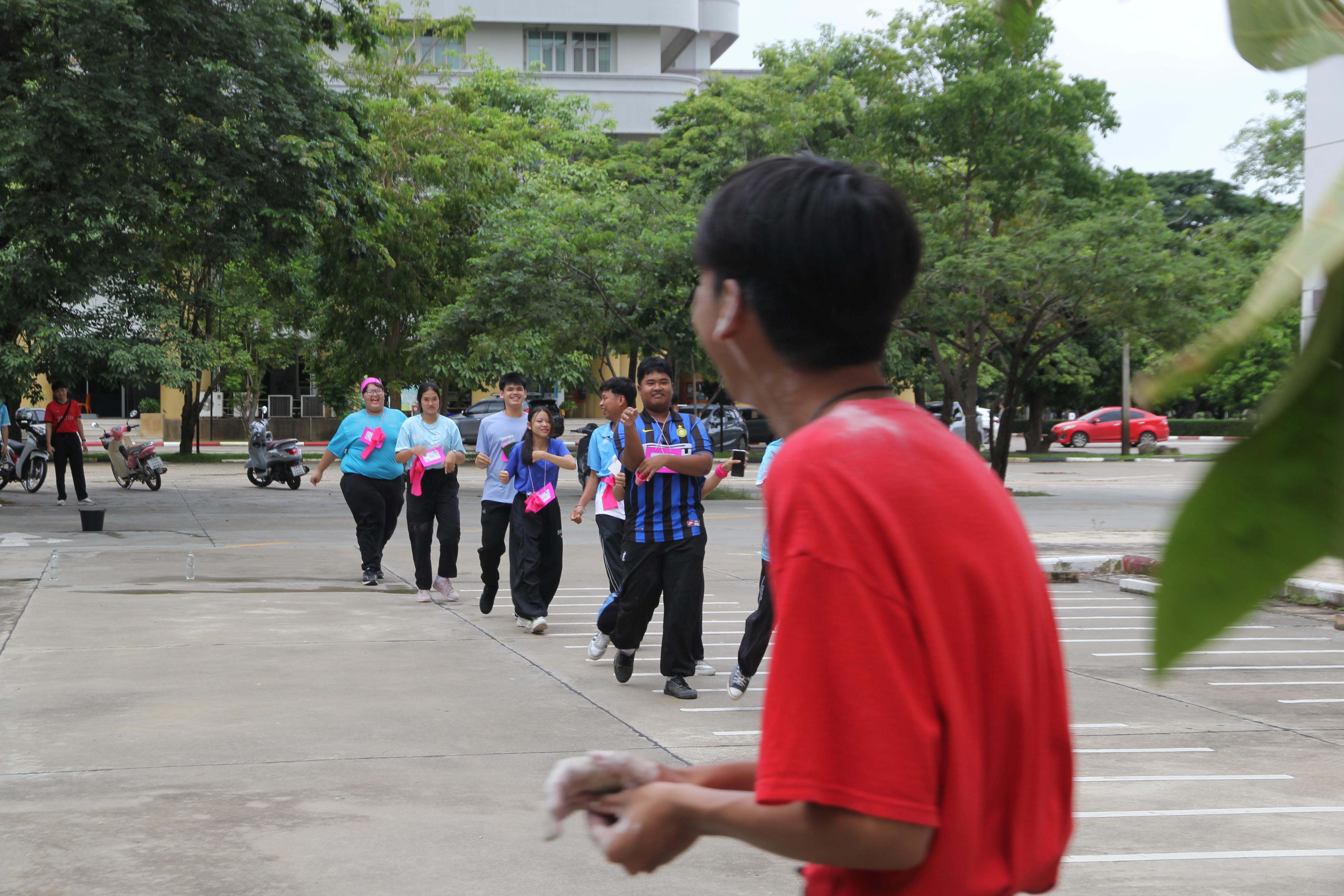 743. กิจกรรมผูกข้อมือ 68