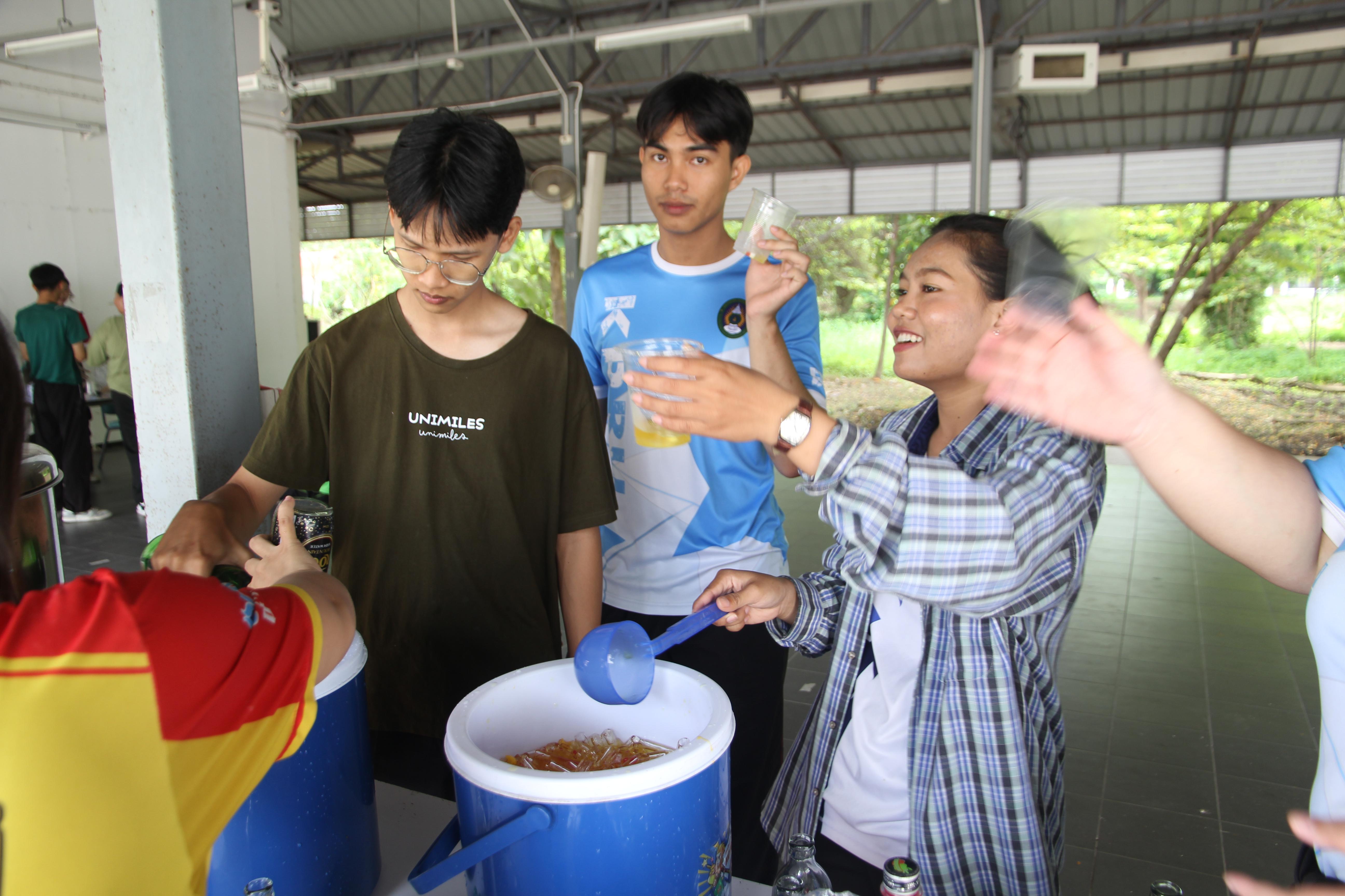 757. กิจกรรมผูกข้อมือ 68