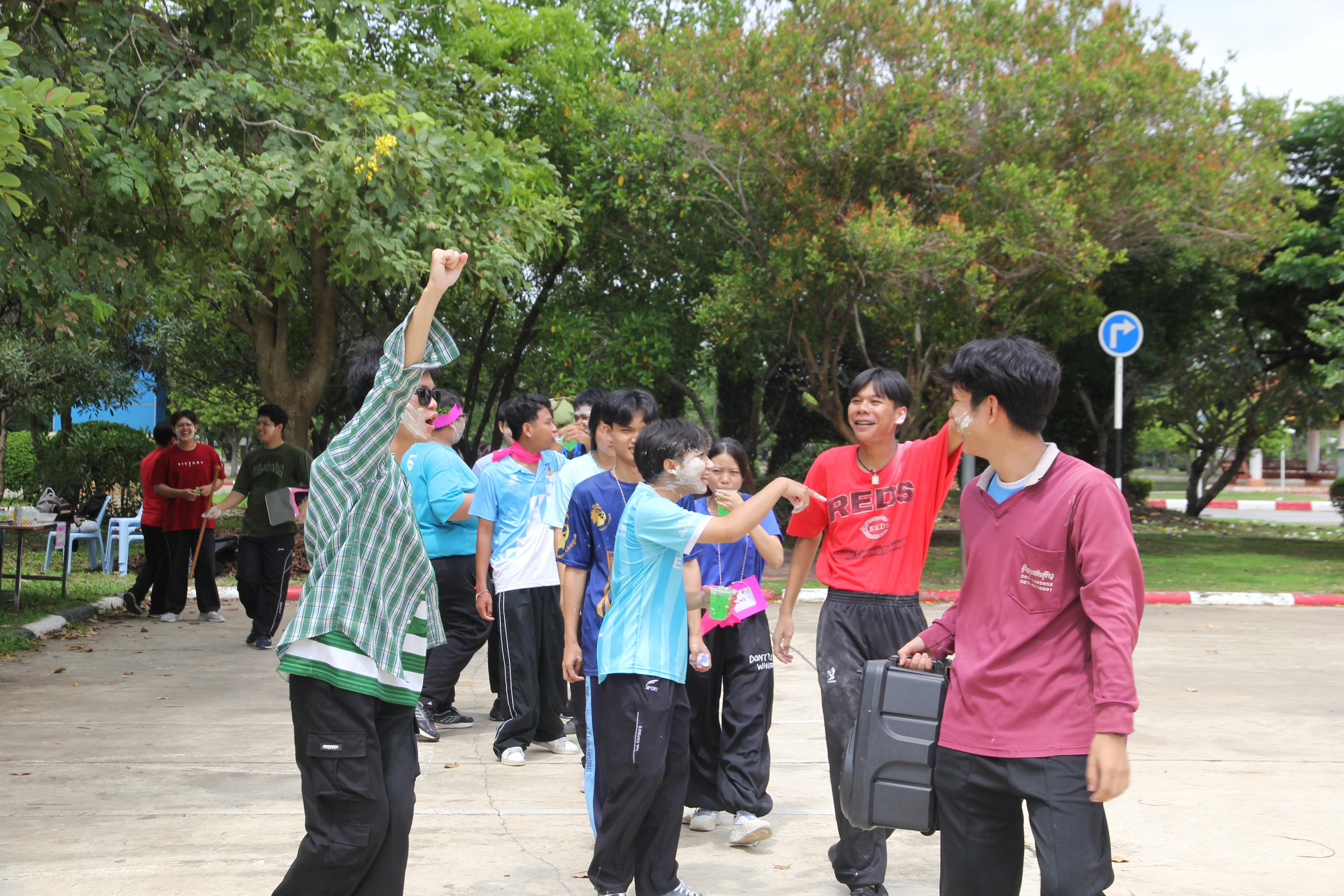 847. กิจกรรมผูกข้อมือ 68