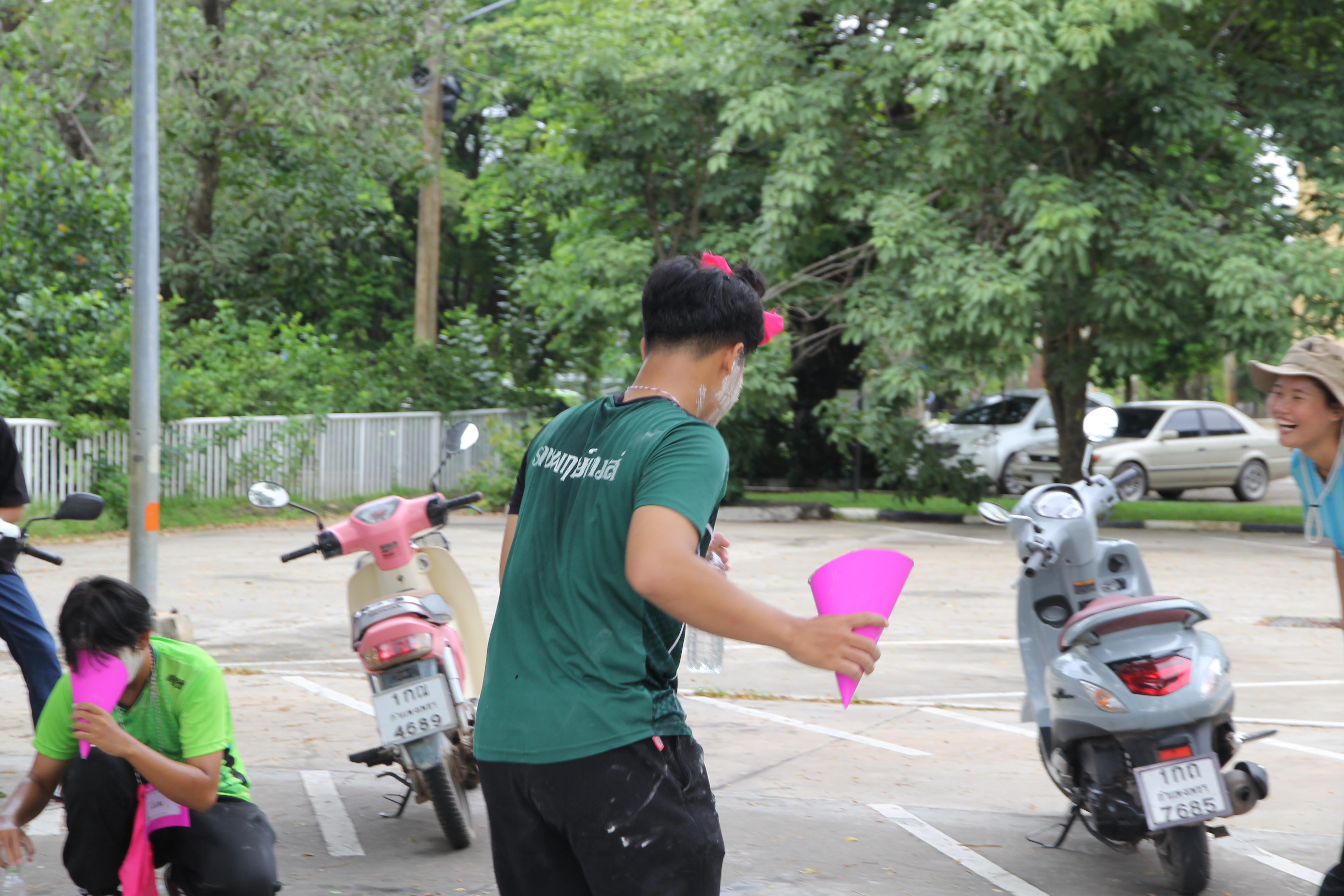 867. กิจกรรมผูกข้อมือ 68
