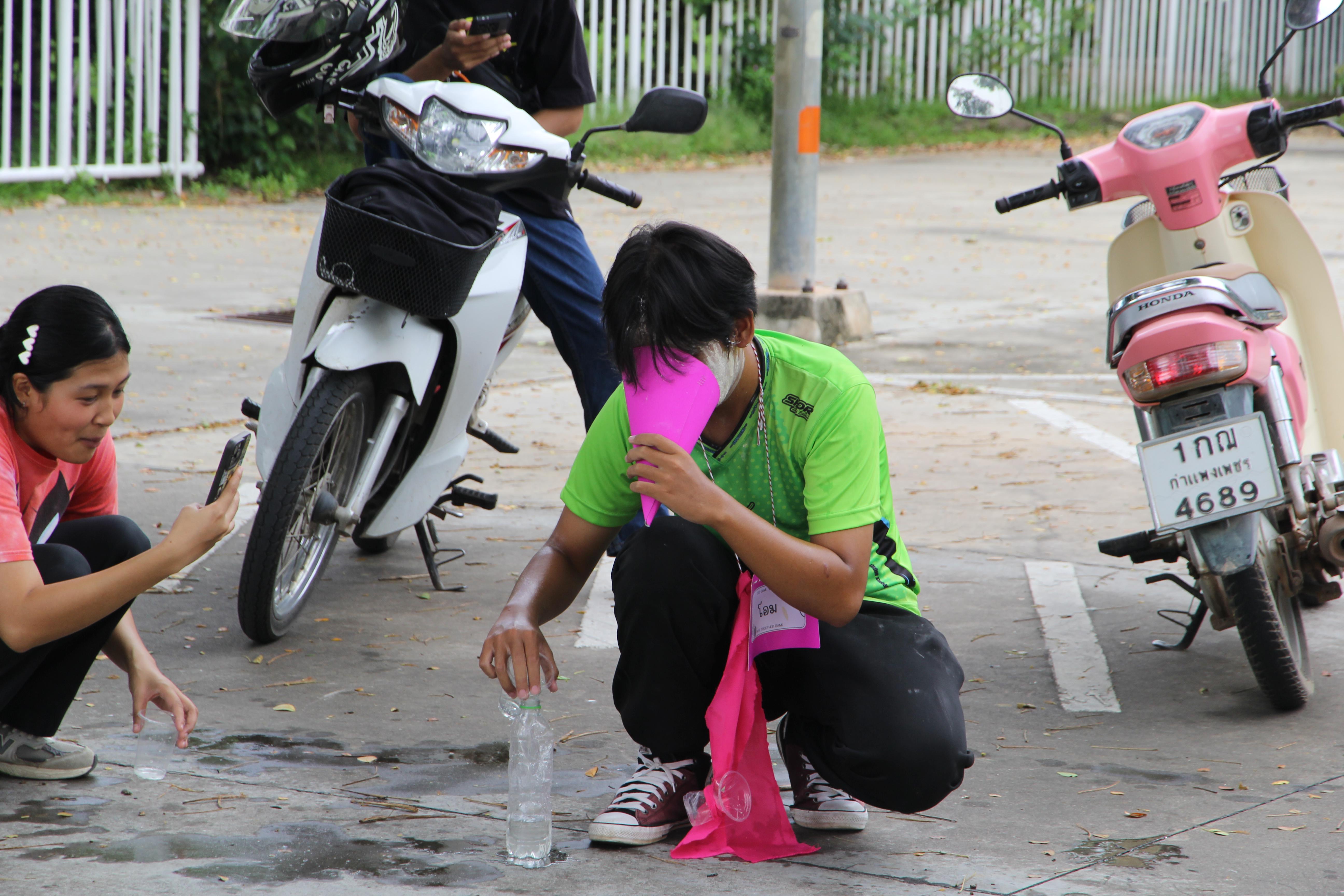 868. กิจกรรมผูกข้อมือ 68